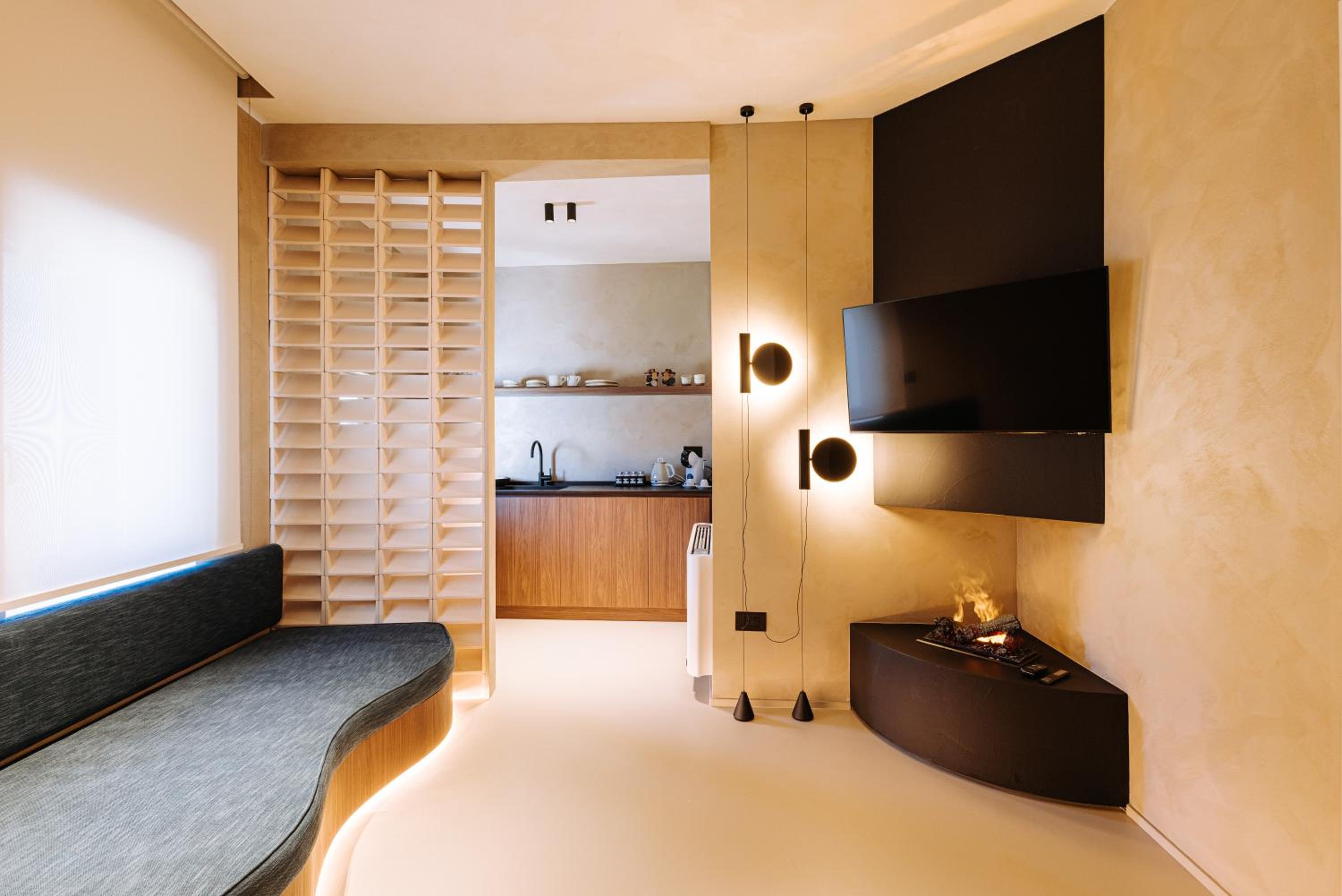 Deluxe King Room - Photo 22