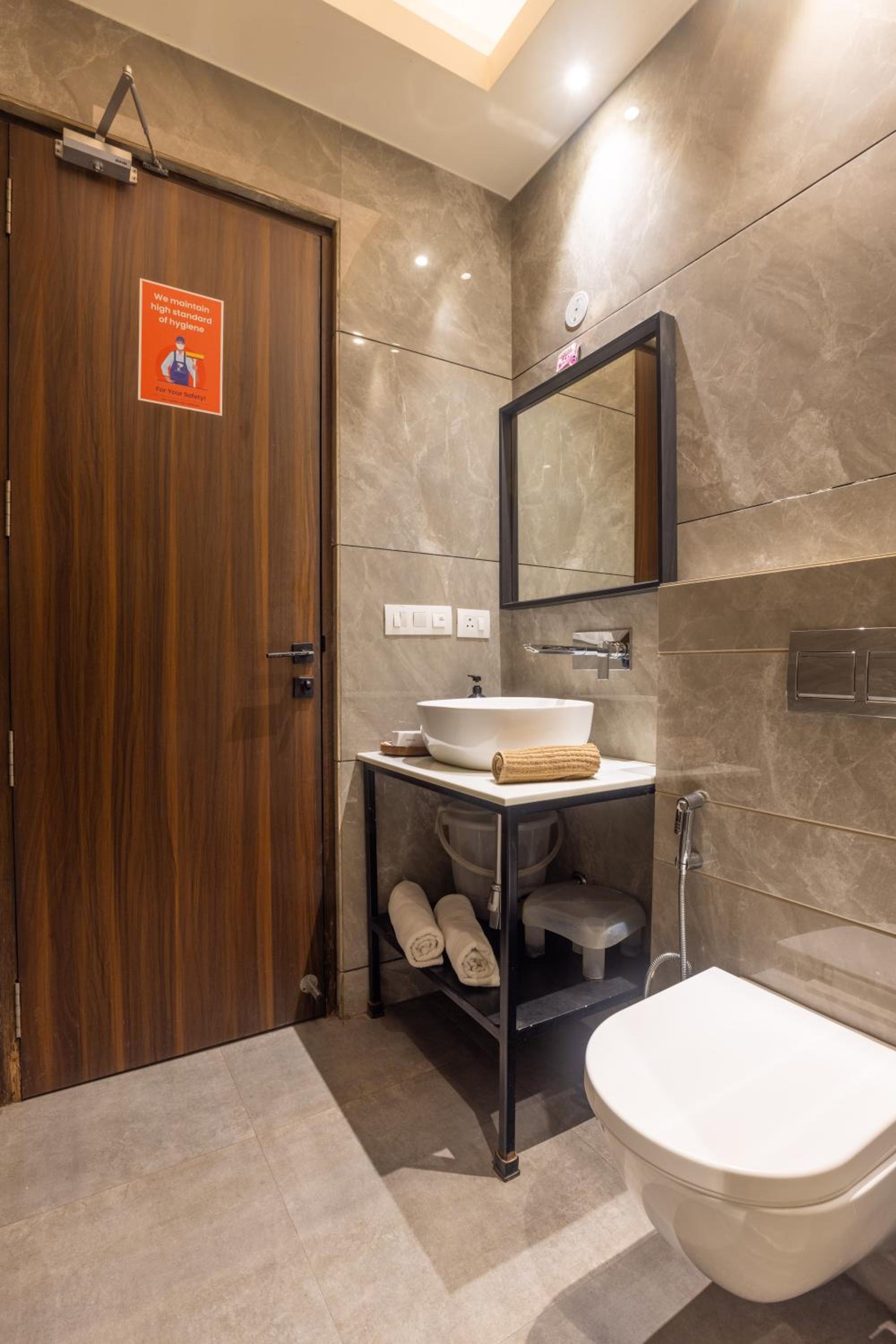 Standard Double Room with 10% discount on food - Photo 3