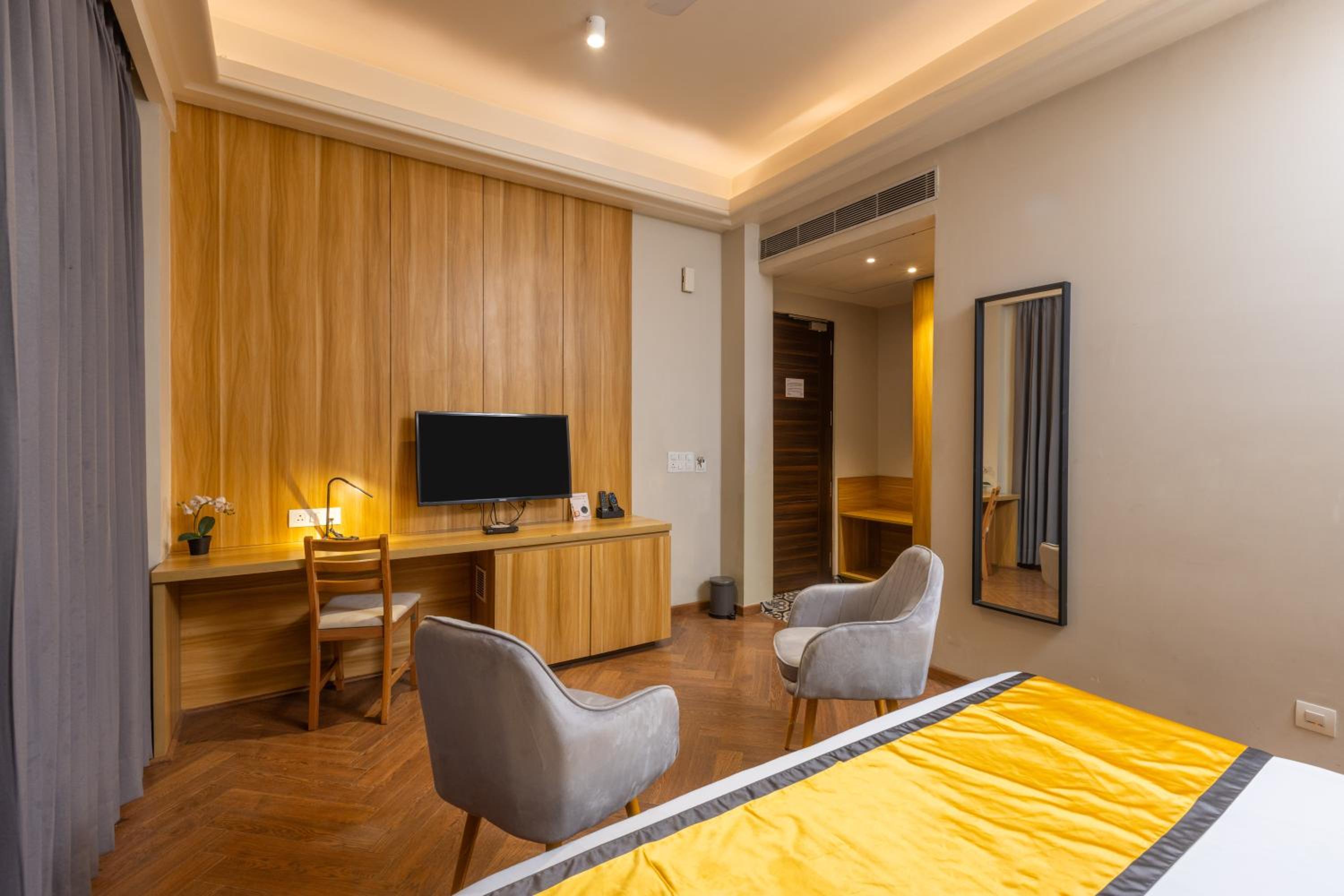 Deluxe Double Room with Balcony with 10% discount on food - Photo 2