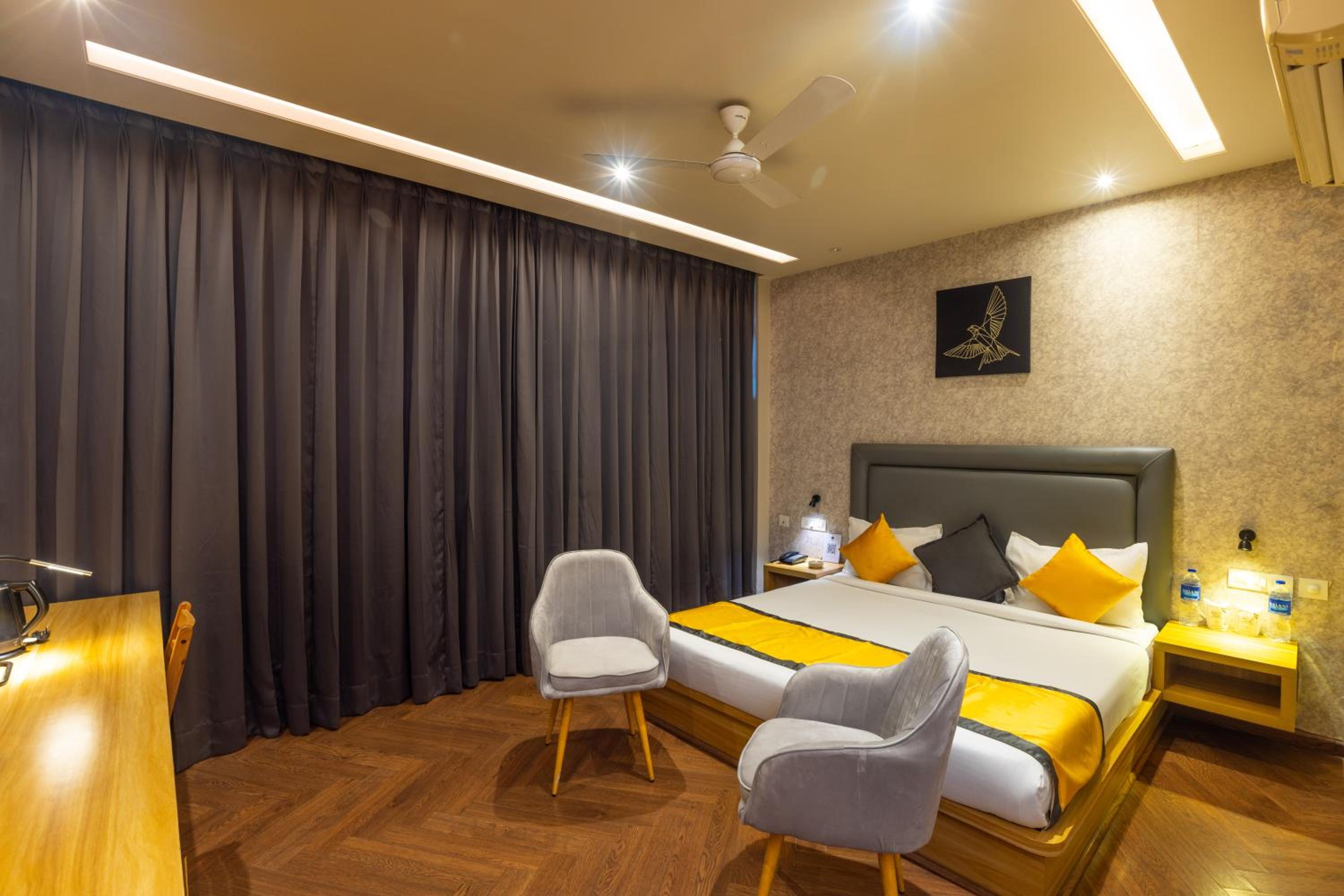 Deluxe Double Room with Balcony with 10% discount on food - Photo 7