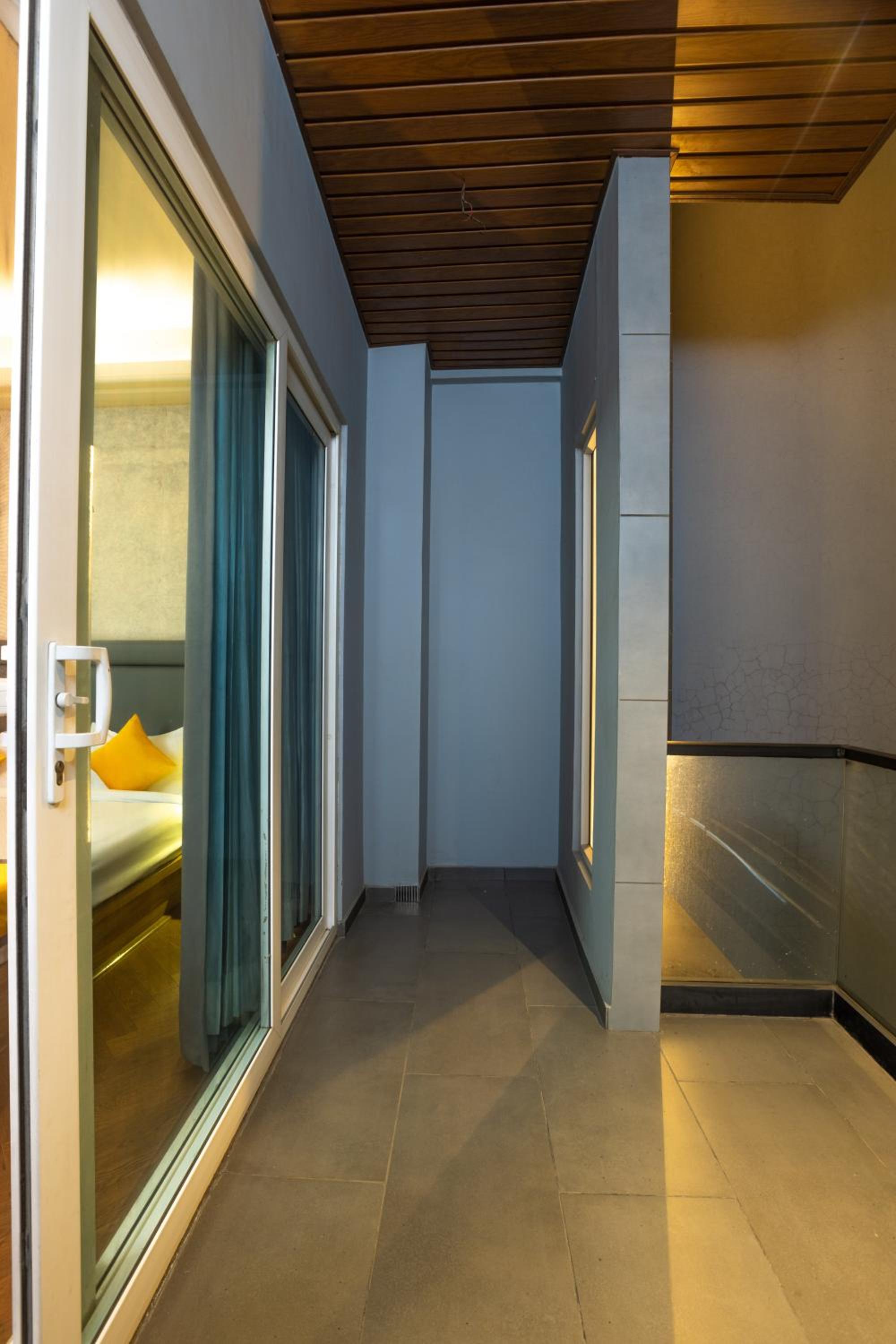 Deluxe Double Room with Balcony with 10% discount on food - Photo 3