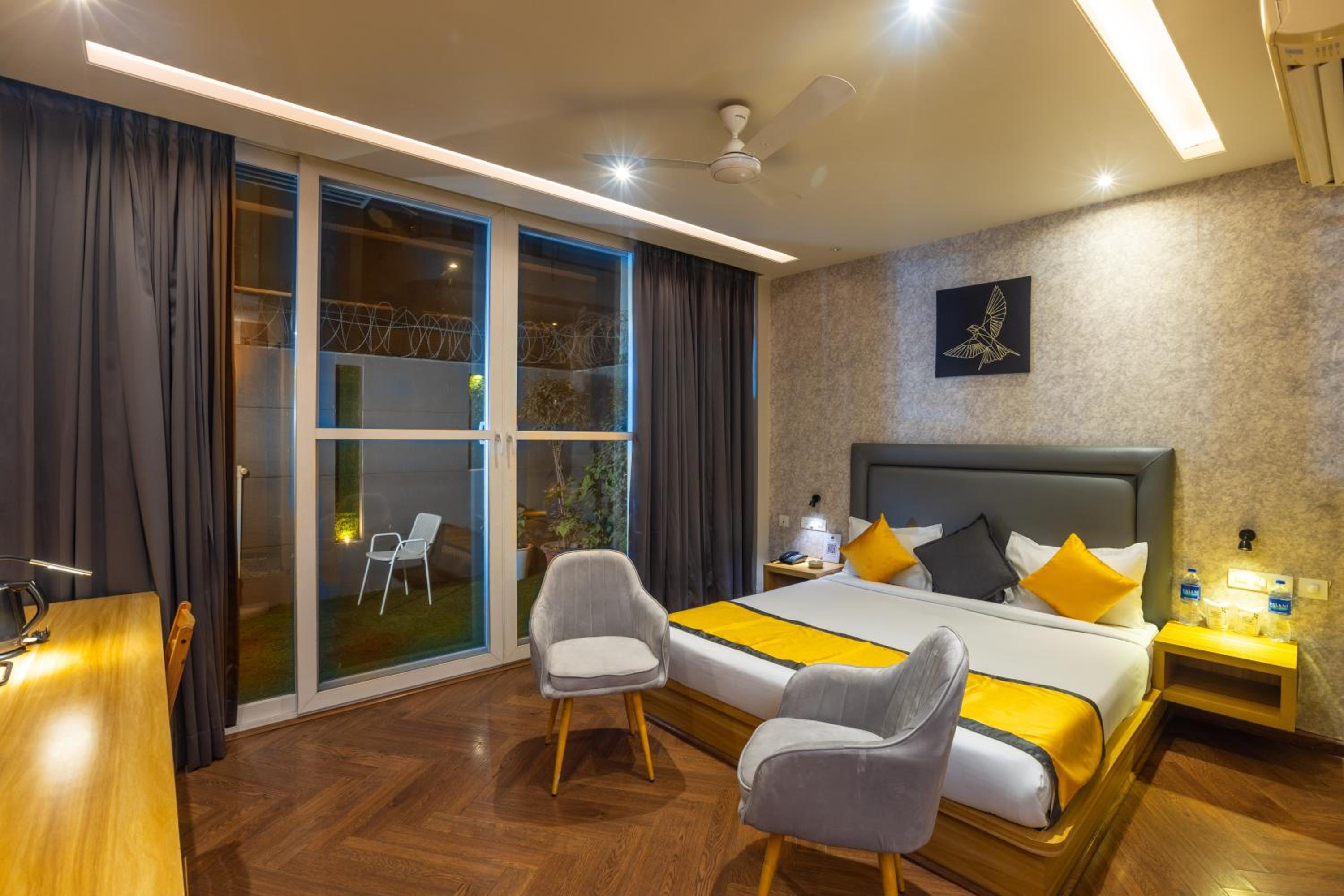 Deluxe Double Room with Balcony with 10% discount on food - Photo 4