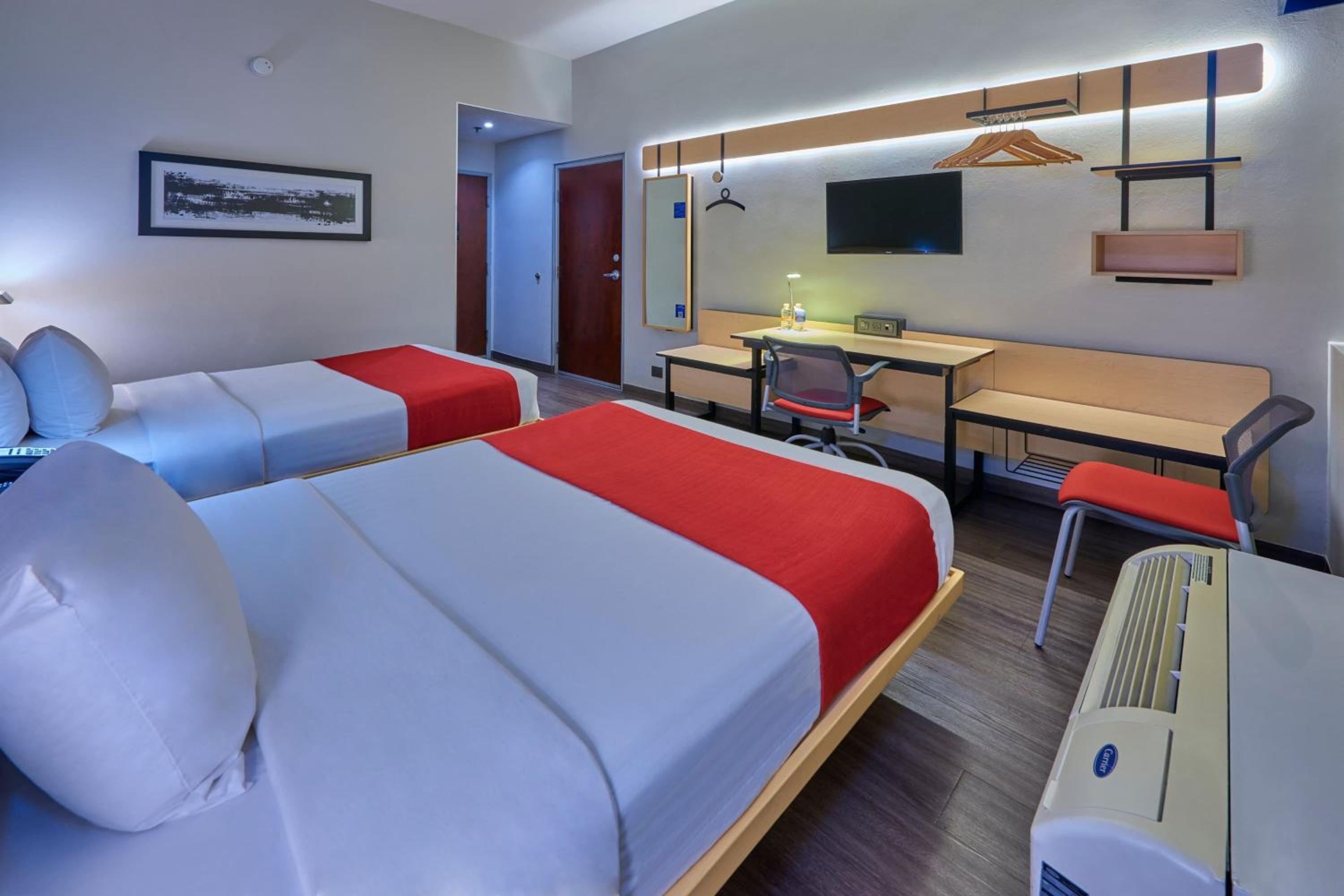Double Room with Two Double Beds - Photo 4