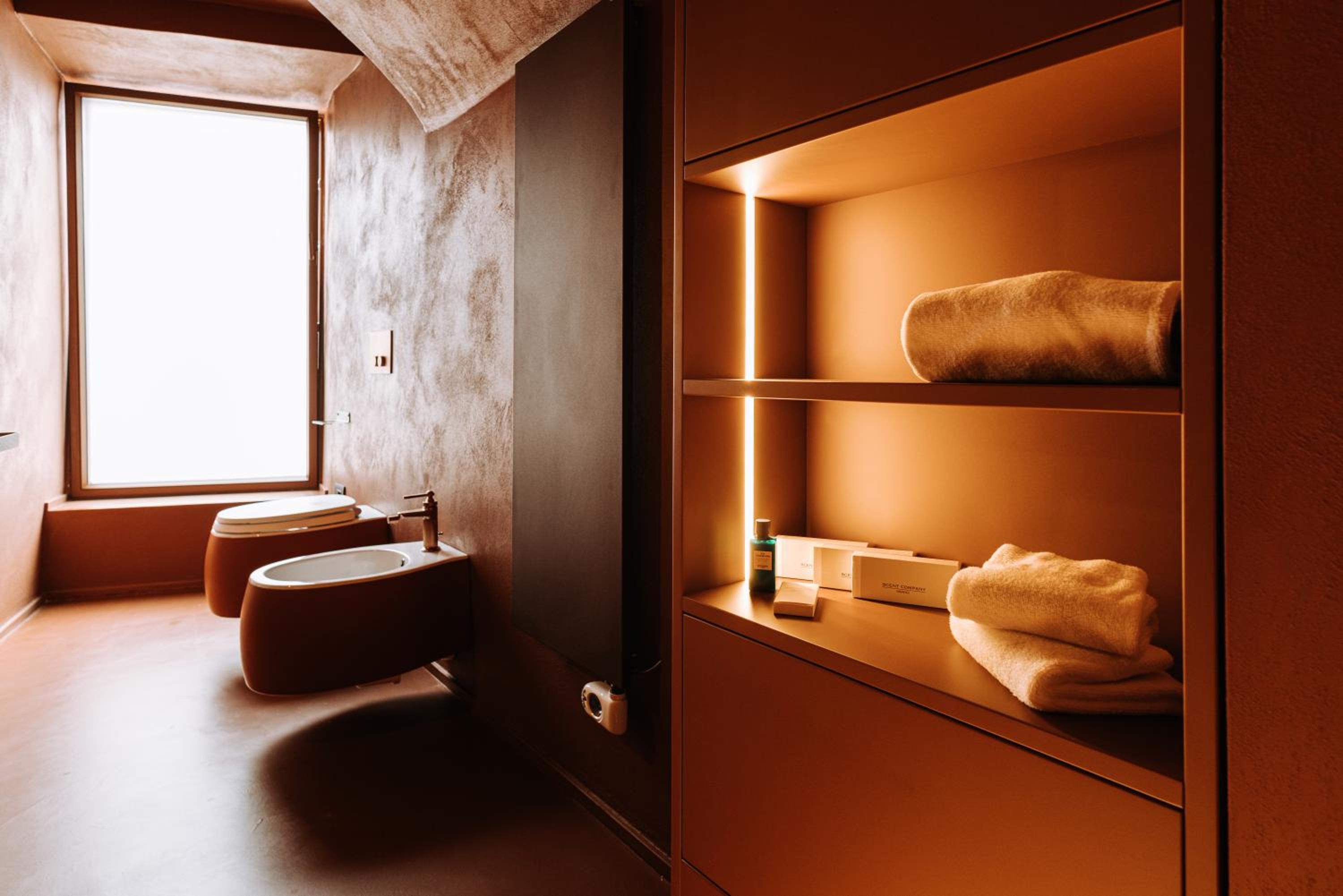 Deluxe Queen Room - Photo 25