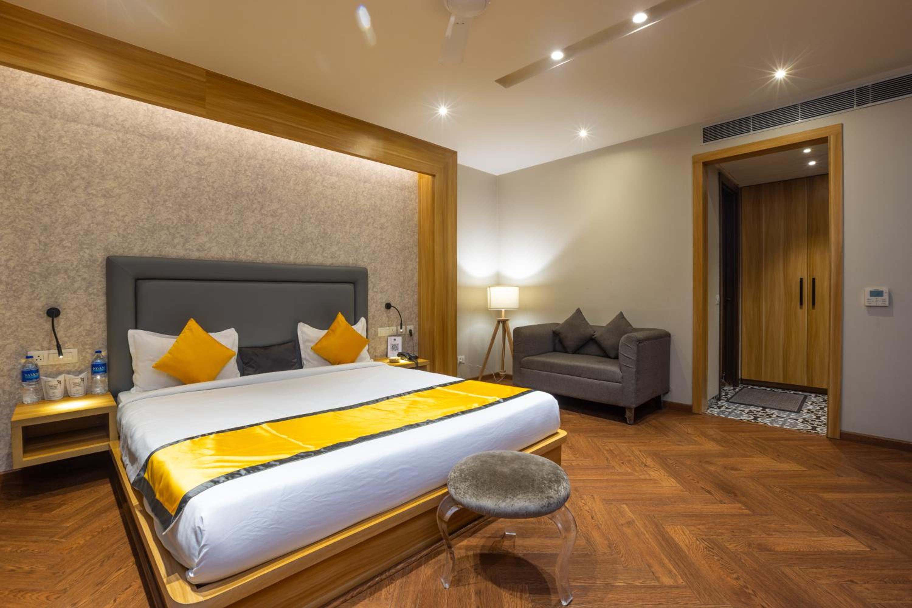 Deluxe Suite with 10% discount on food - Photo 12