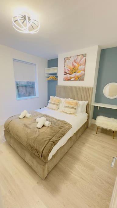 Three-Bedroom Apartment photo 2