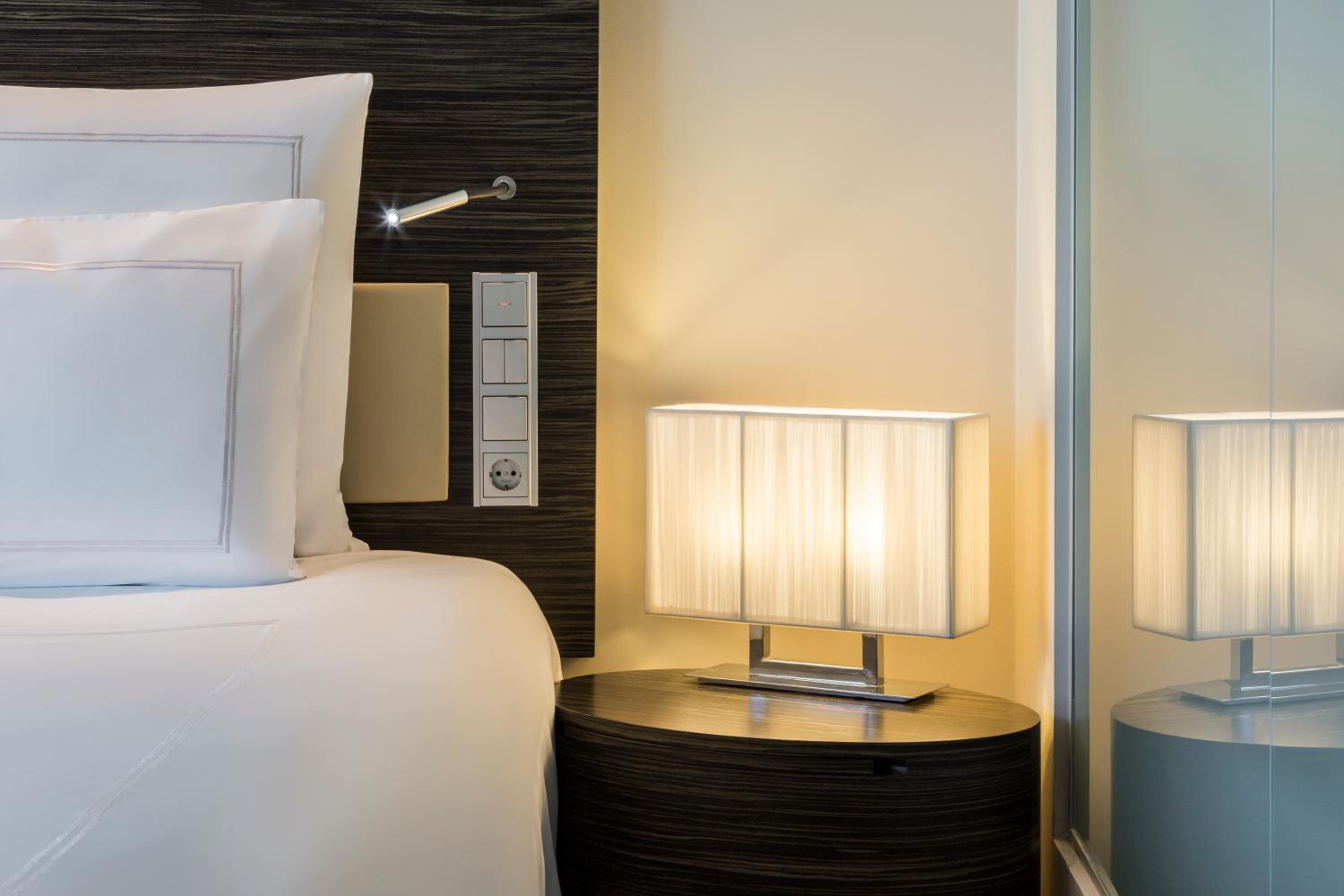 Swiss Executive King Room - Photo 7
