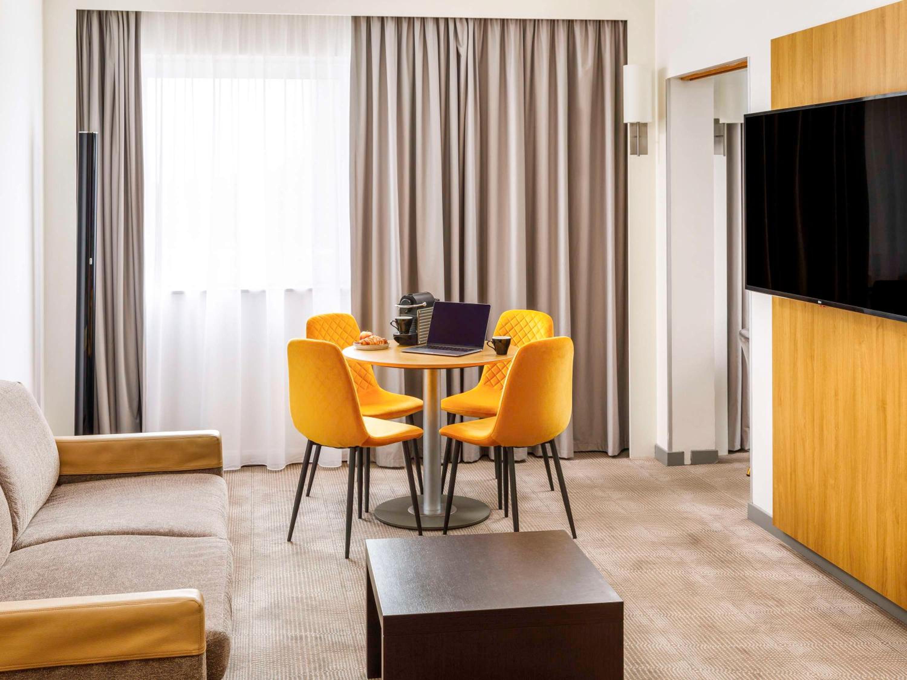 Executive King Suite with Sofa photo 3