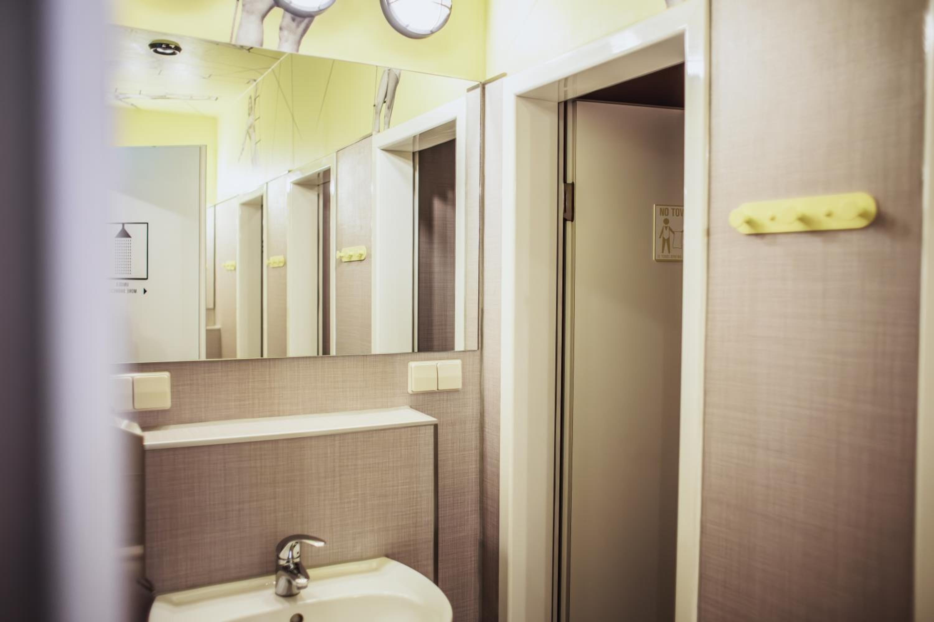 Twin Room with Shared Bathroom photo 3