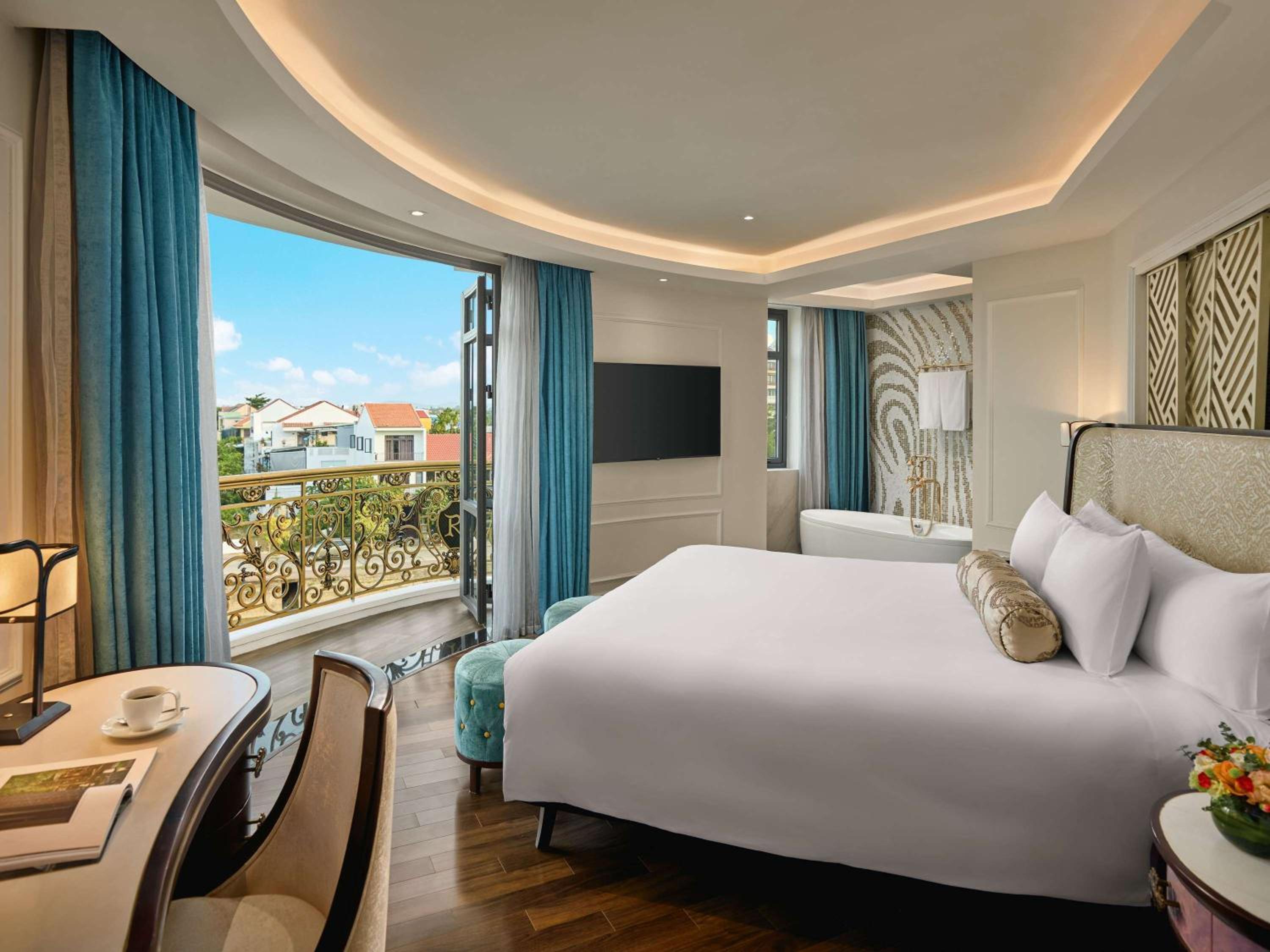 Deluxe Suite With One Single Bed And Balcony photo 2