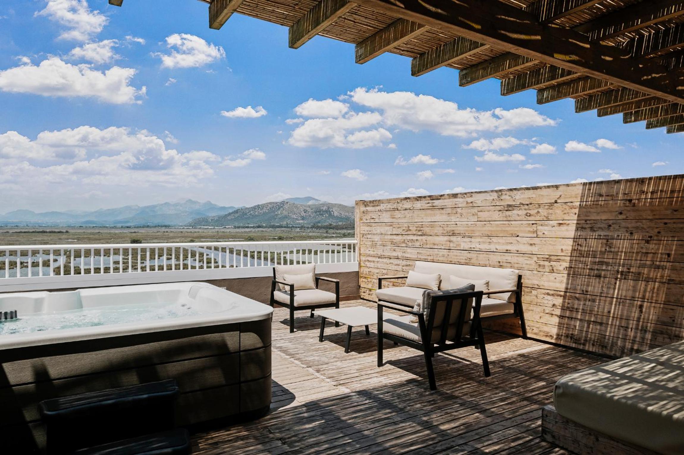 One Bedroom Suite with Hot Tub at Penthouse - Photo 24