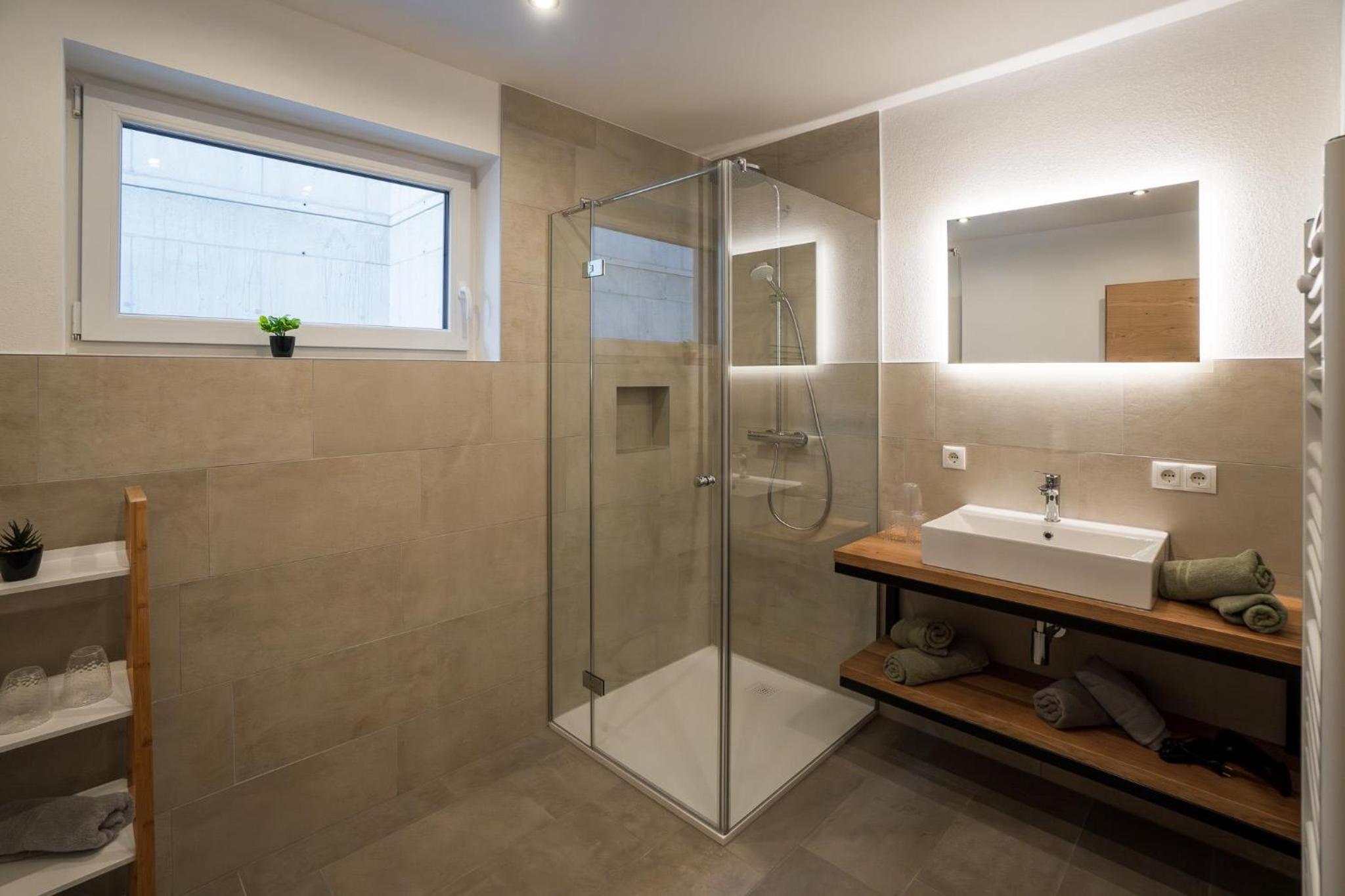Three-Bedroom Apartment with Bathroom photo 3