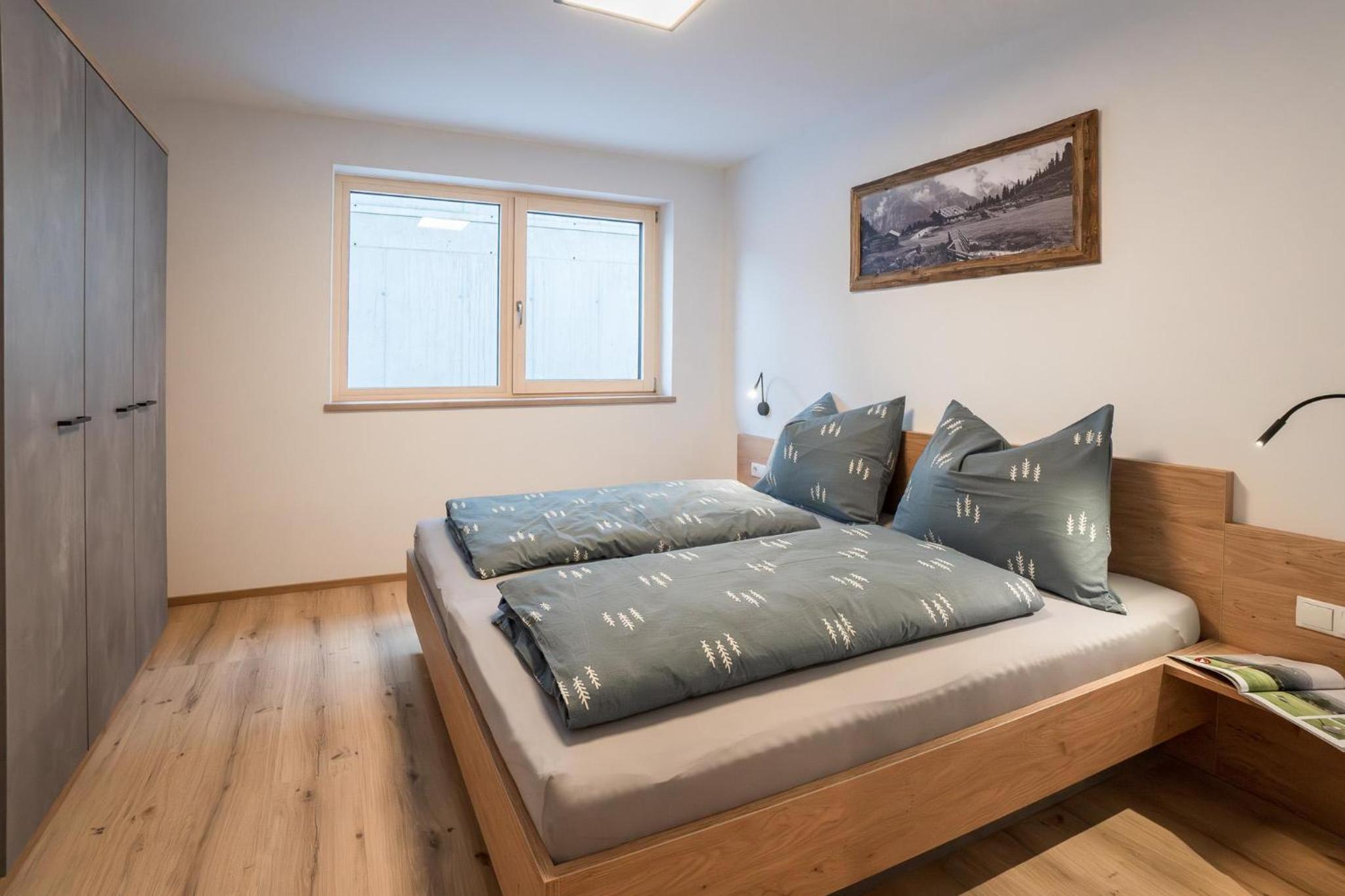 Three-Bedroom Apartment with Bathroom photo 2