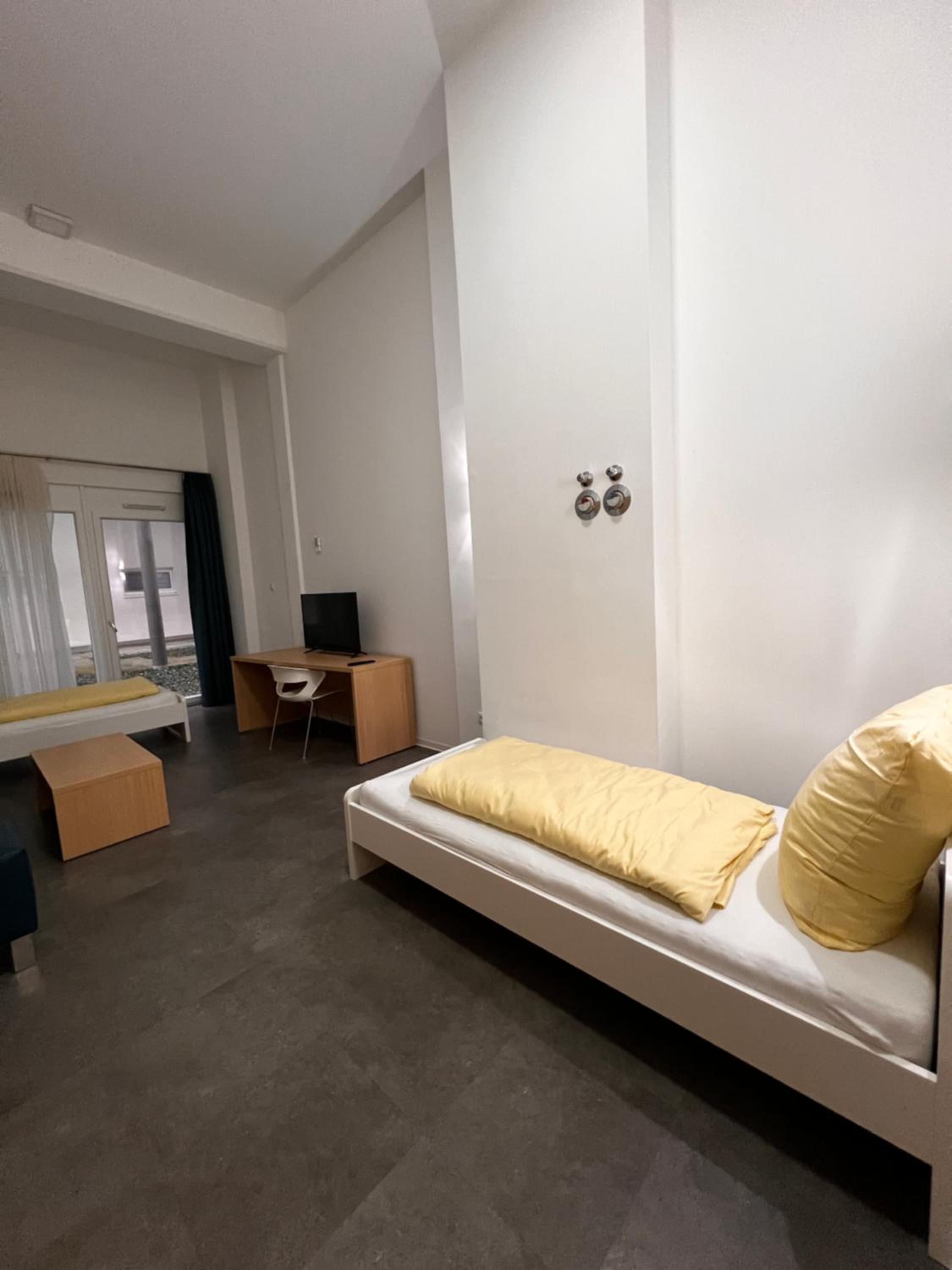 Apartment with Shower