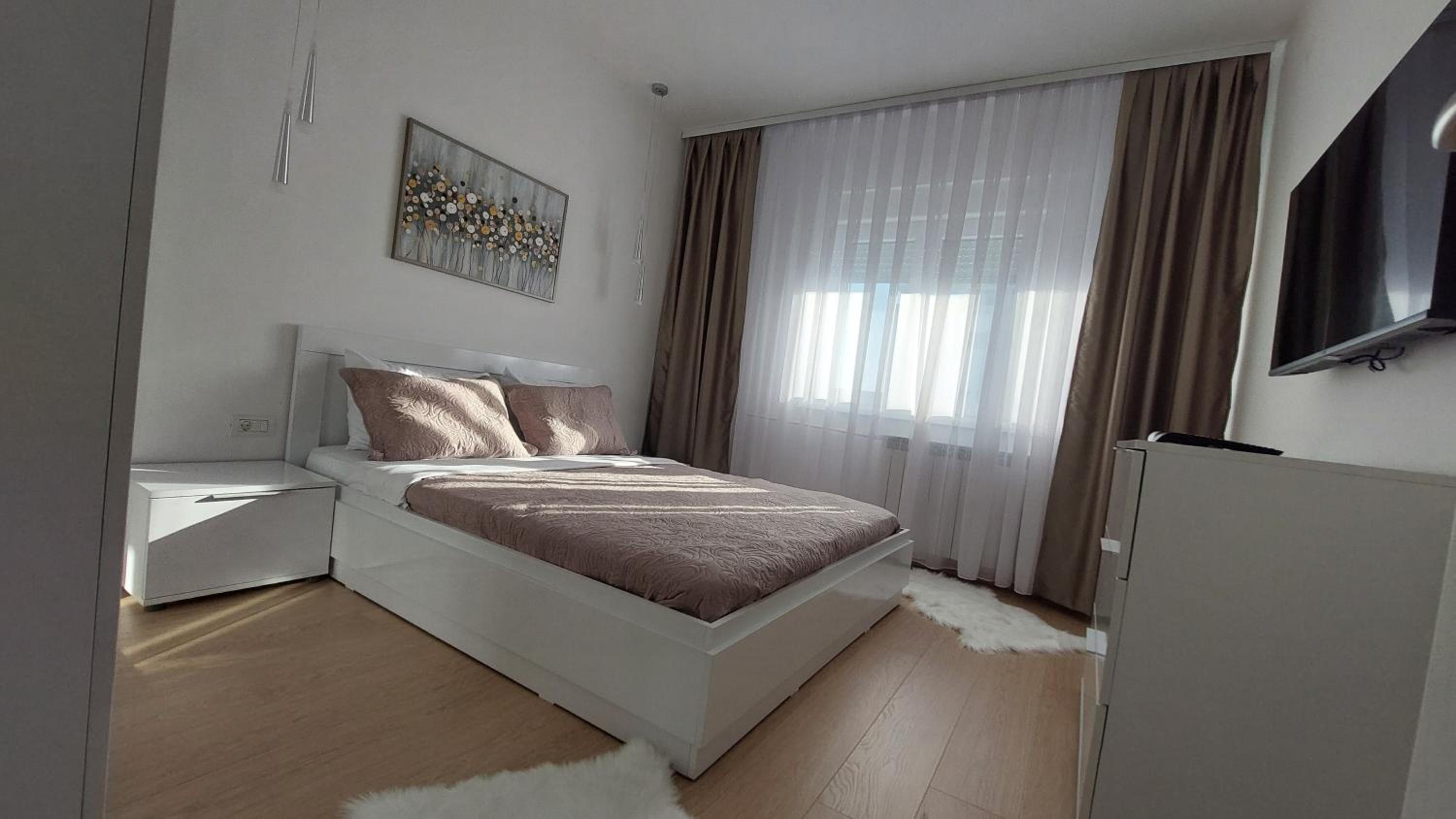 One-Bedroom Apartment photo 2