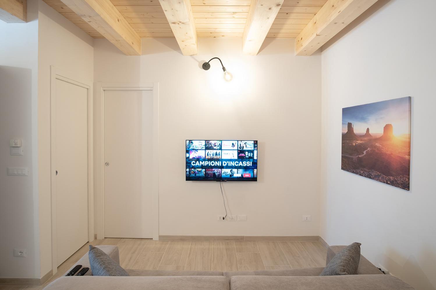 One-Bedroom Apartment photo 1