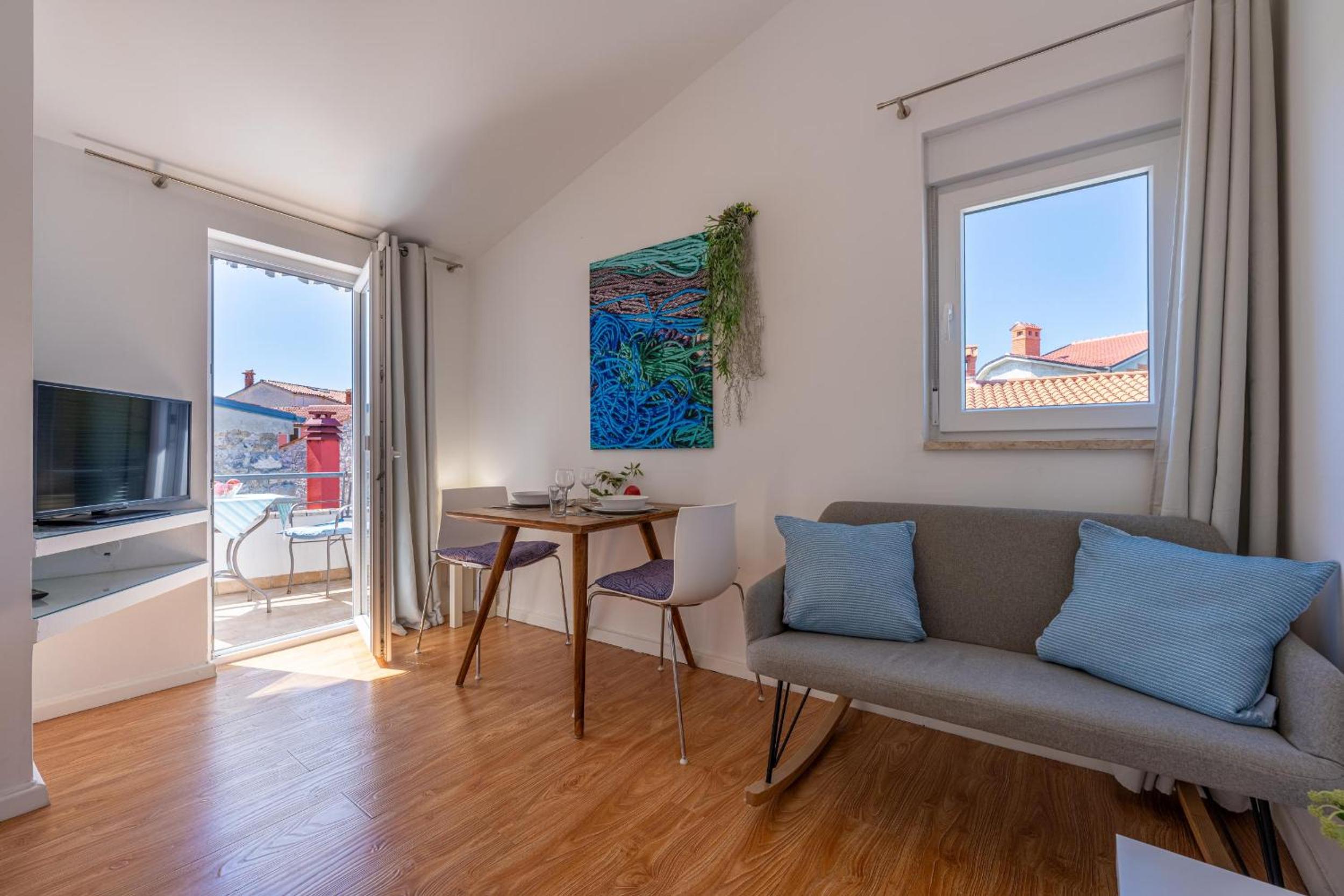 Apartment with Balcony photo 1