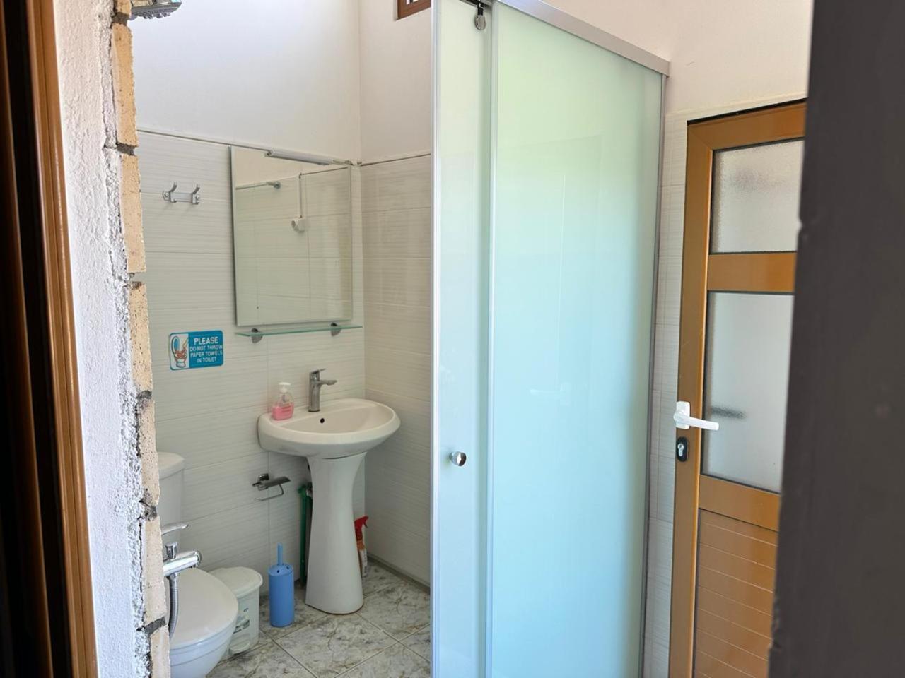 Family Room with Bathroom photo 3
