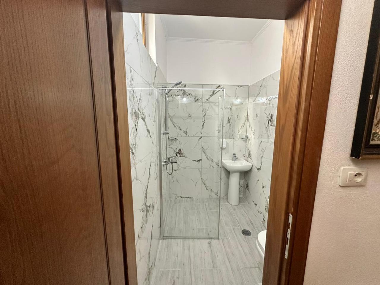 Basic Triple Room with Shared Bathroom photo 2