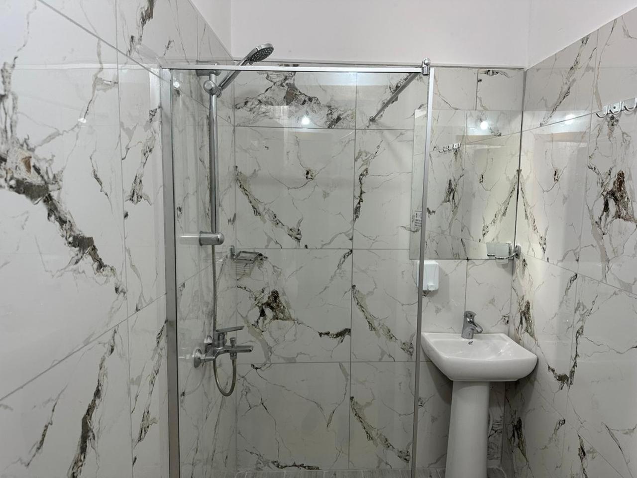 Basic Triple Room with Shared Bathroom photo 3