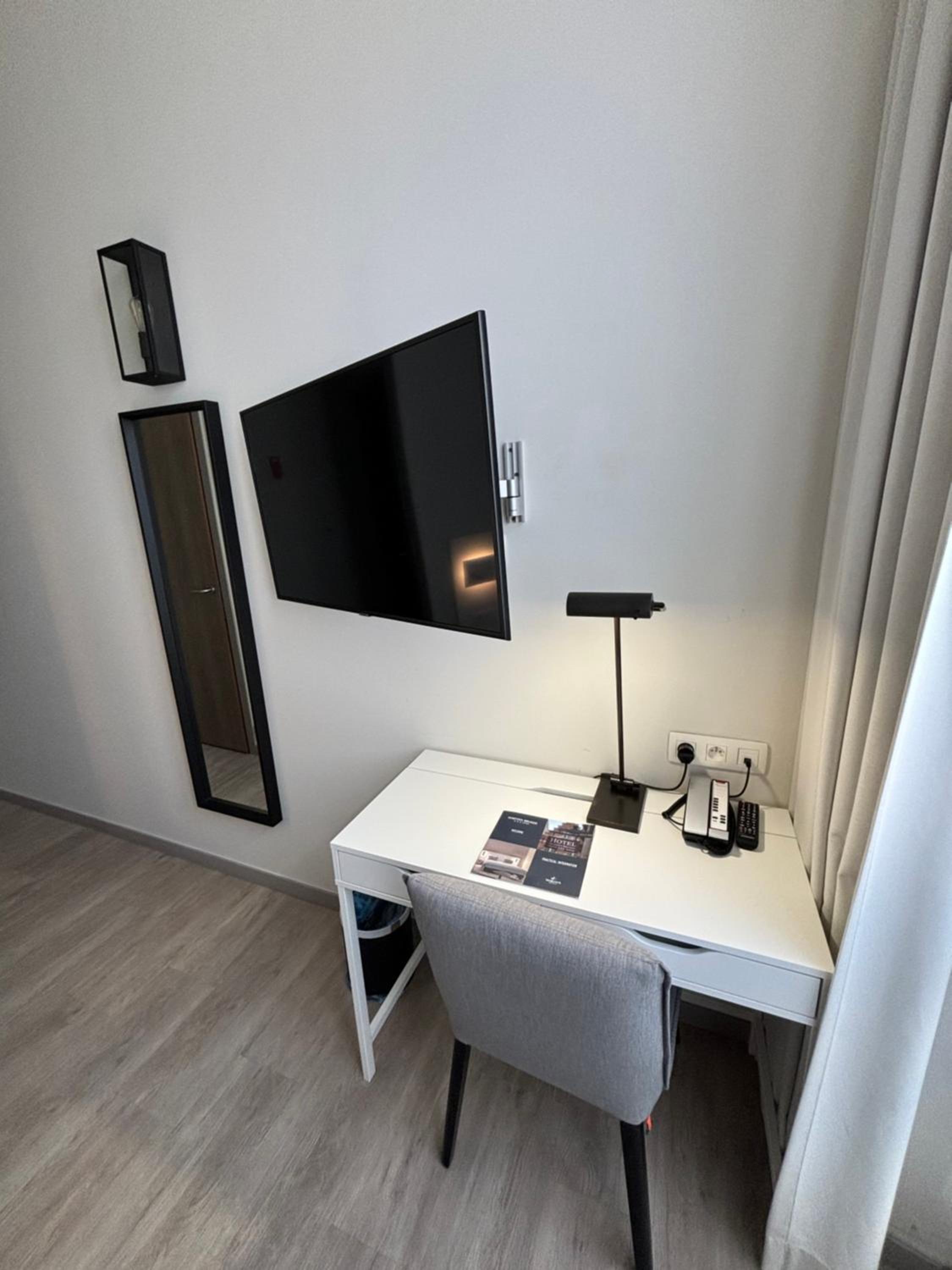 Single Room with Shower thumbnail 5