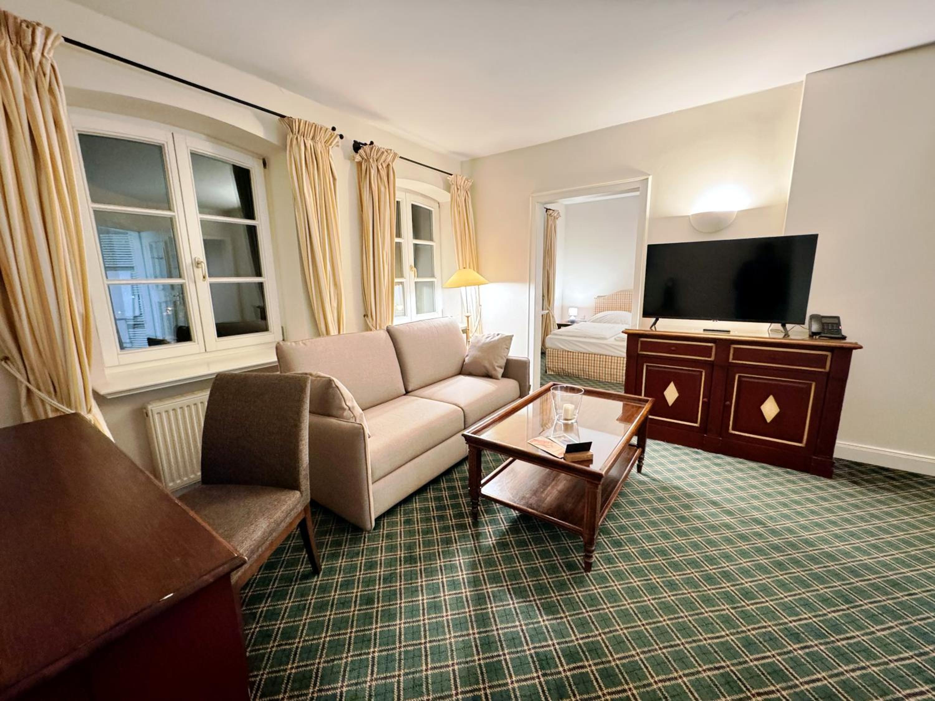 Deluxe Suite - Photo 9