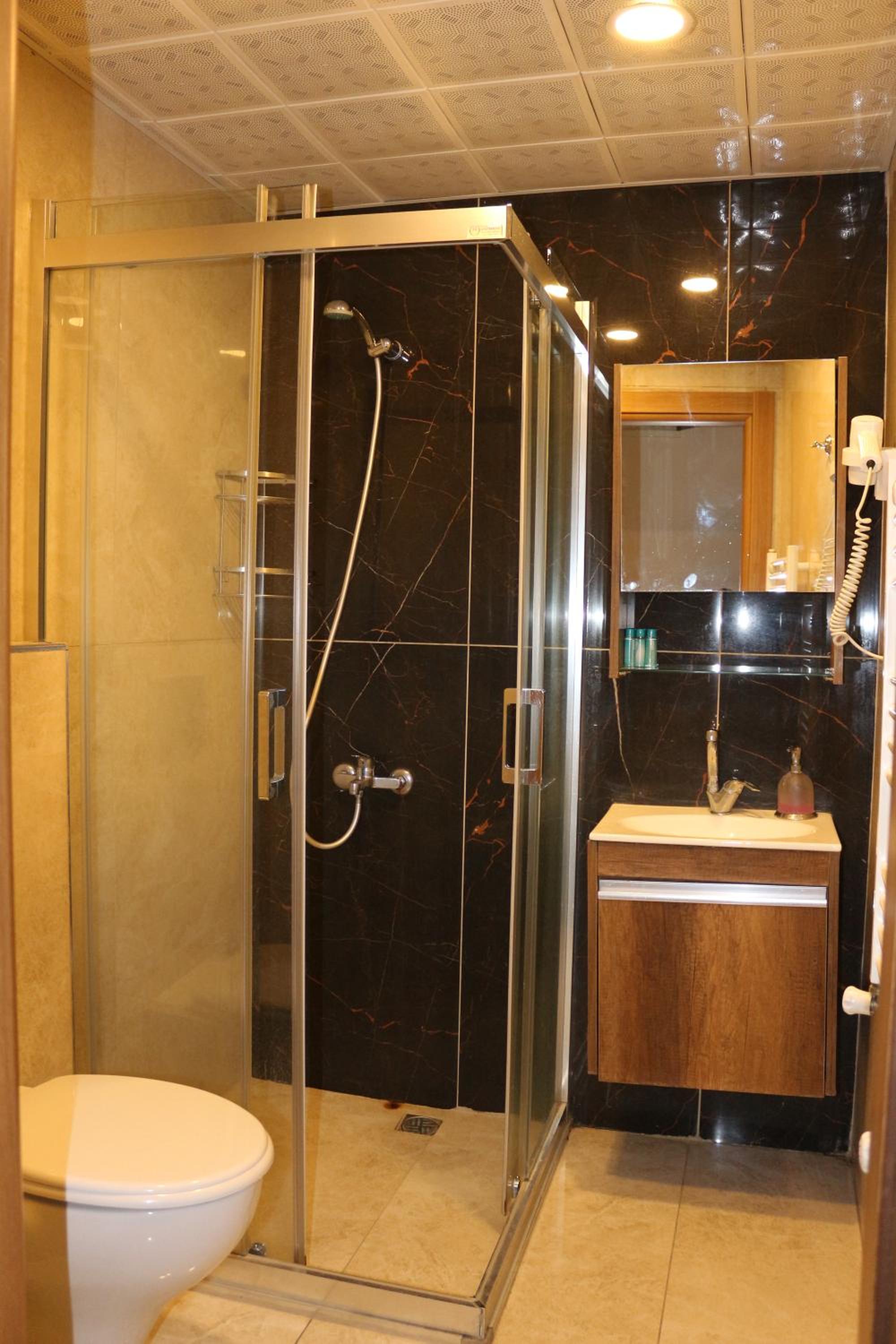 Standard Double or Twin Room - Photo 7