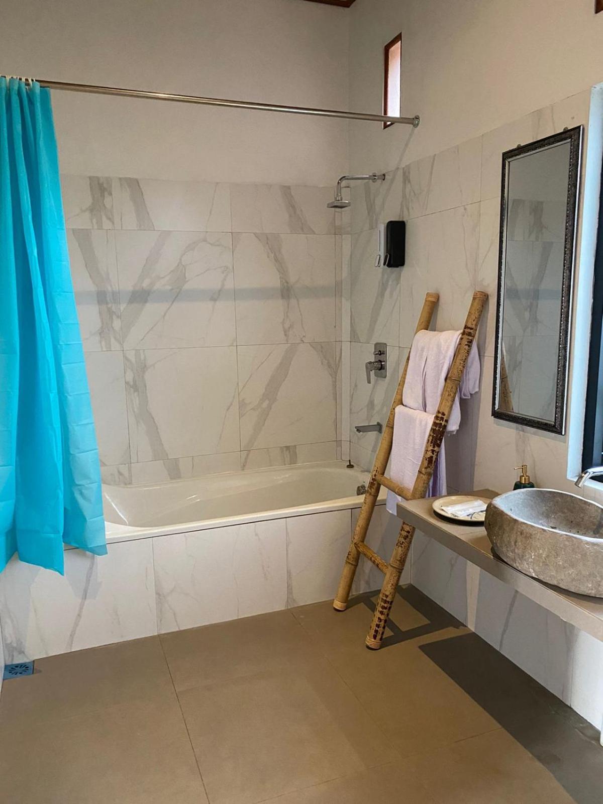 Queen Room with Balcony photo 1