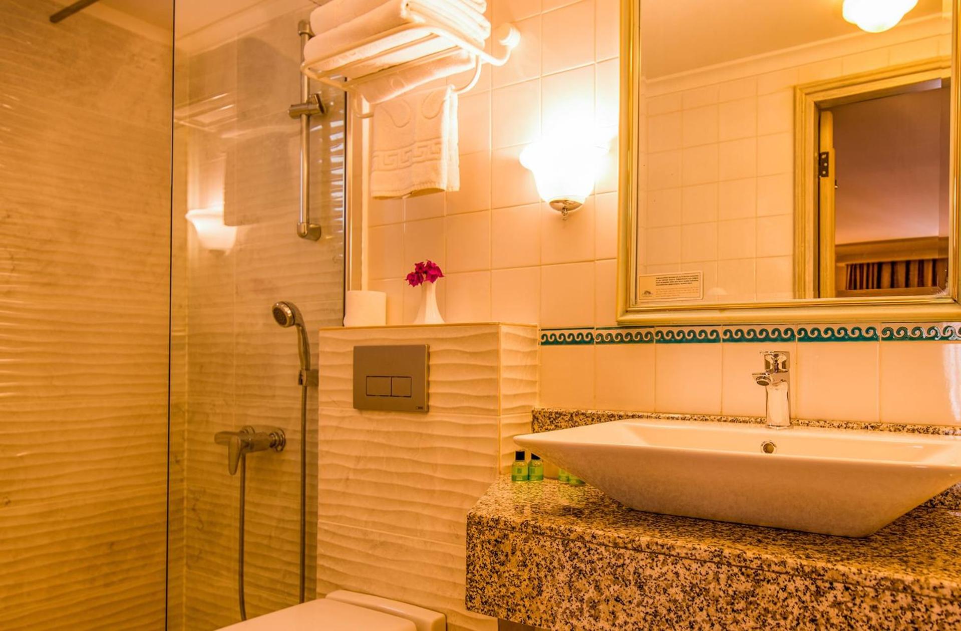 Double or Twin Room with Garden View photo 2