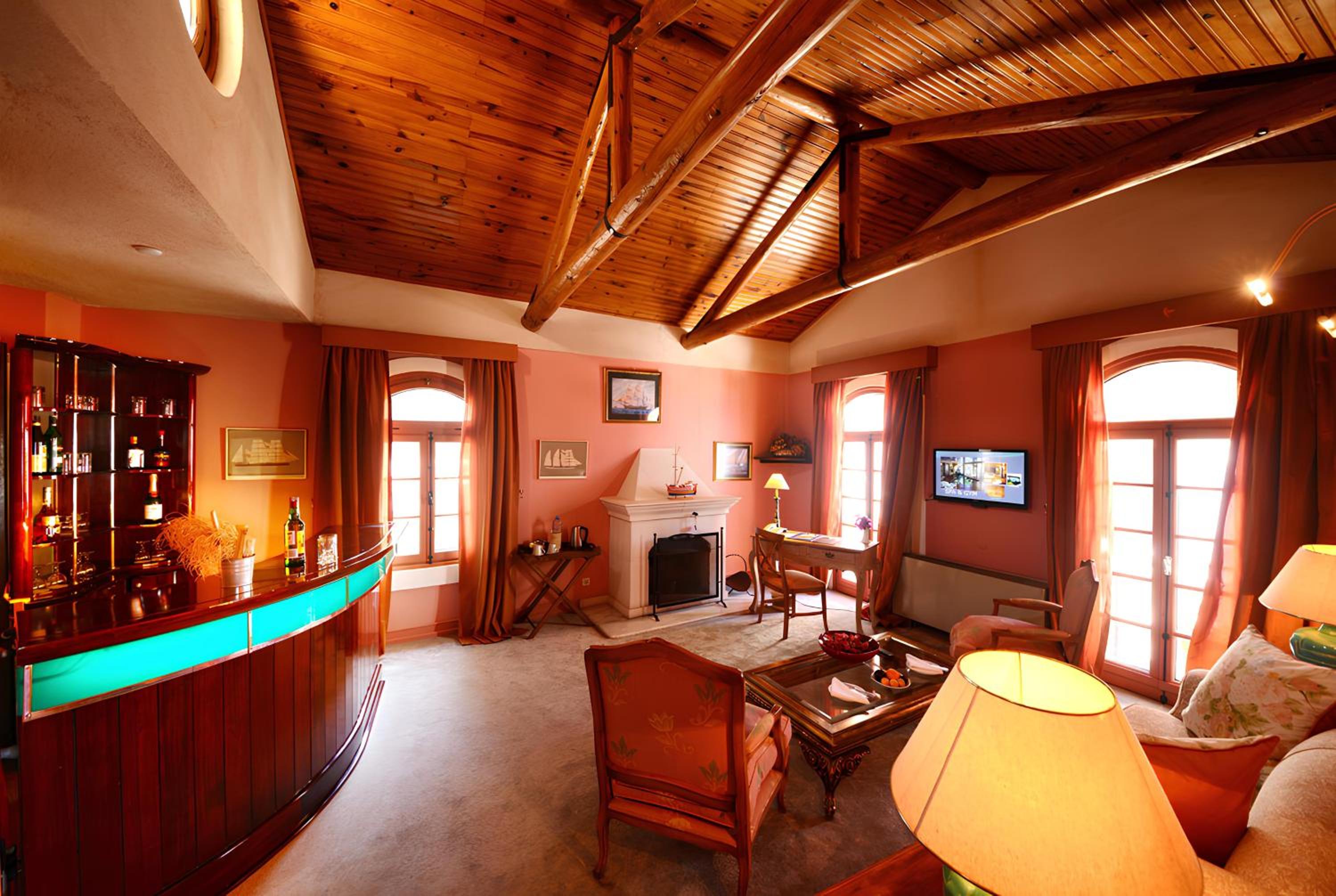 King Suite with Balcony photo 1