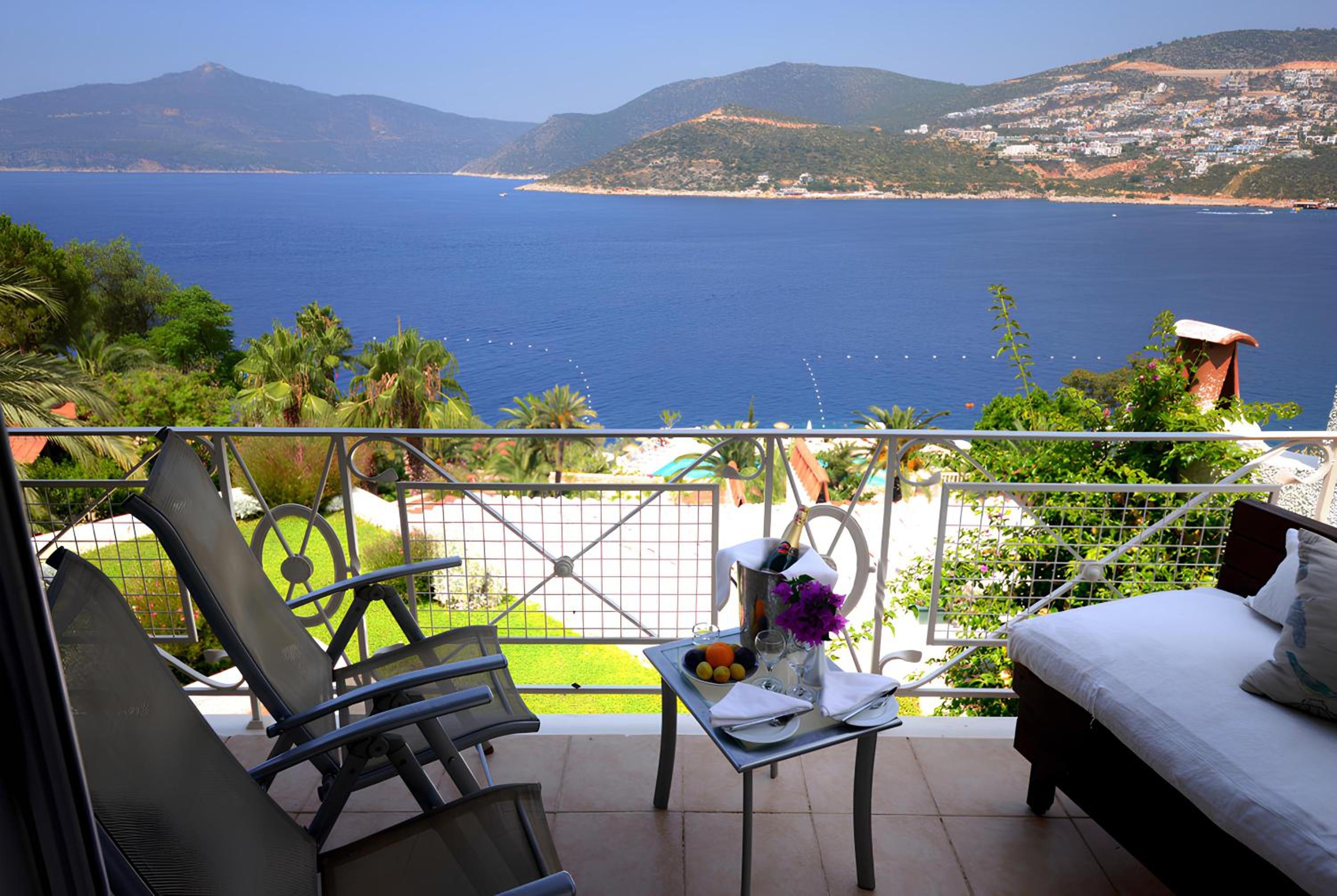 King Suite with Balcony photo 2