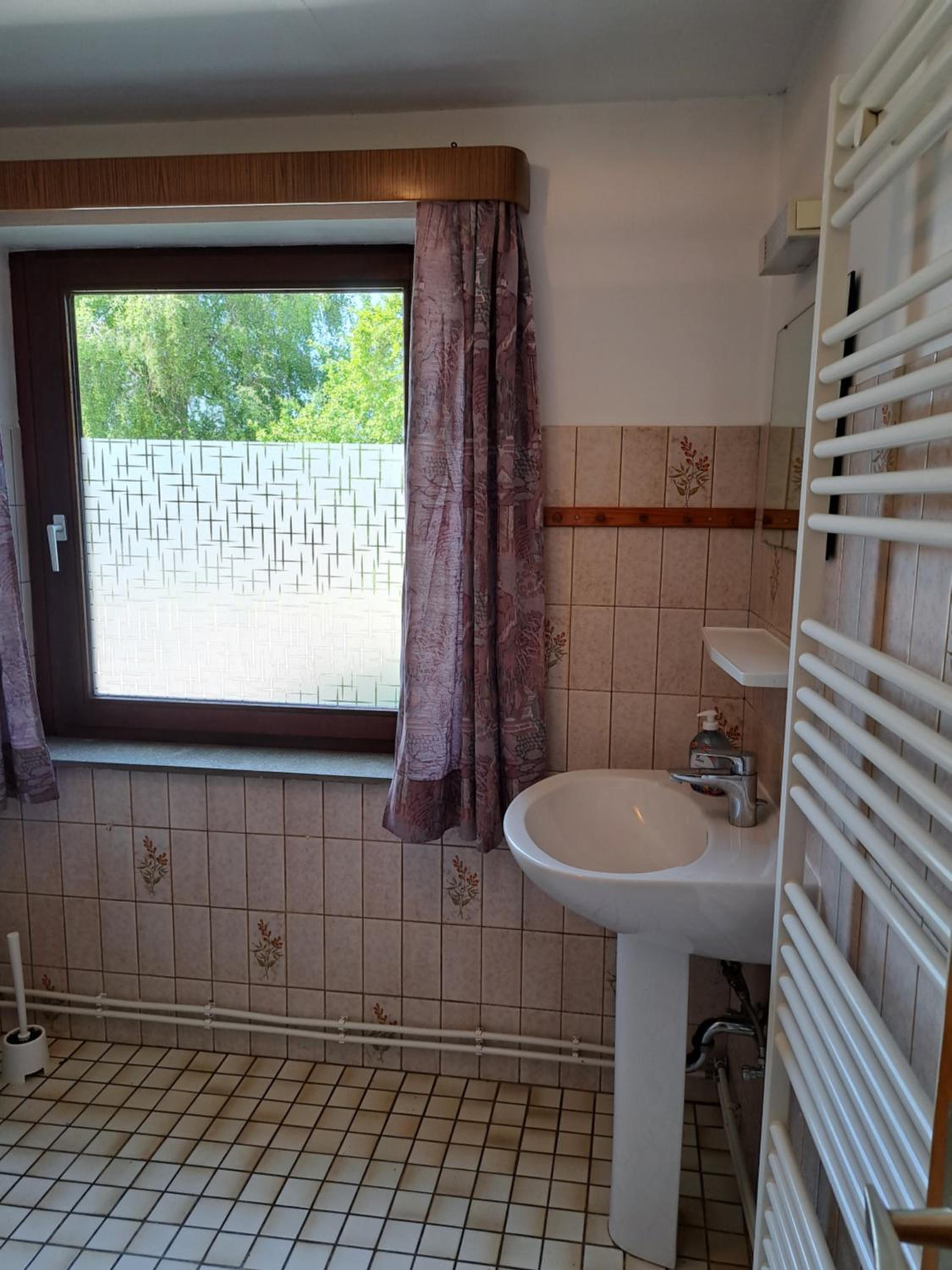 Two-Bedroom Apartment with Shower  photo 2