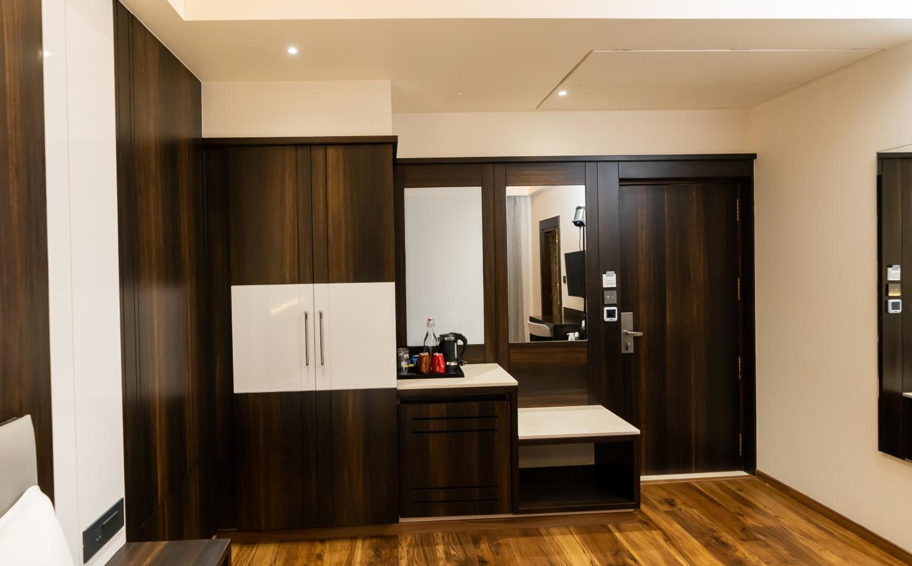 Deluxe Double Room with Balcony photo 3