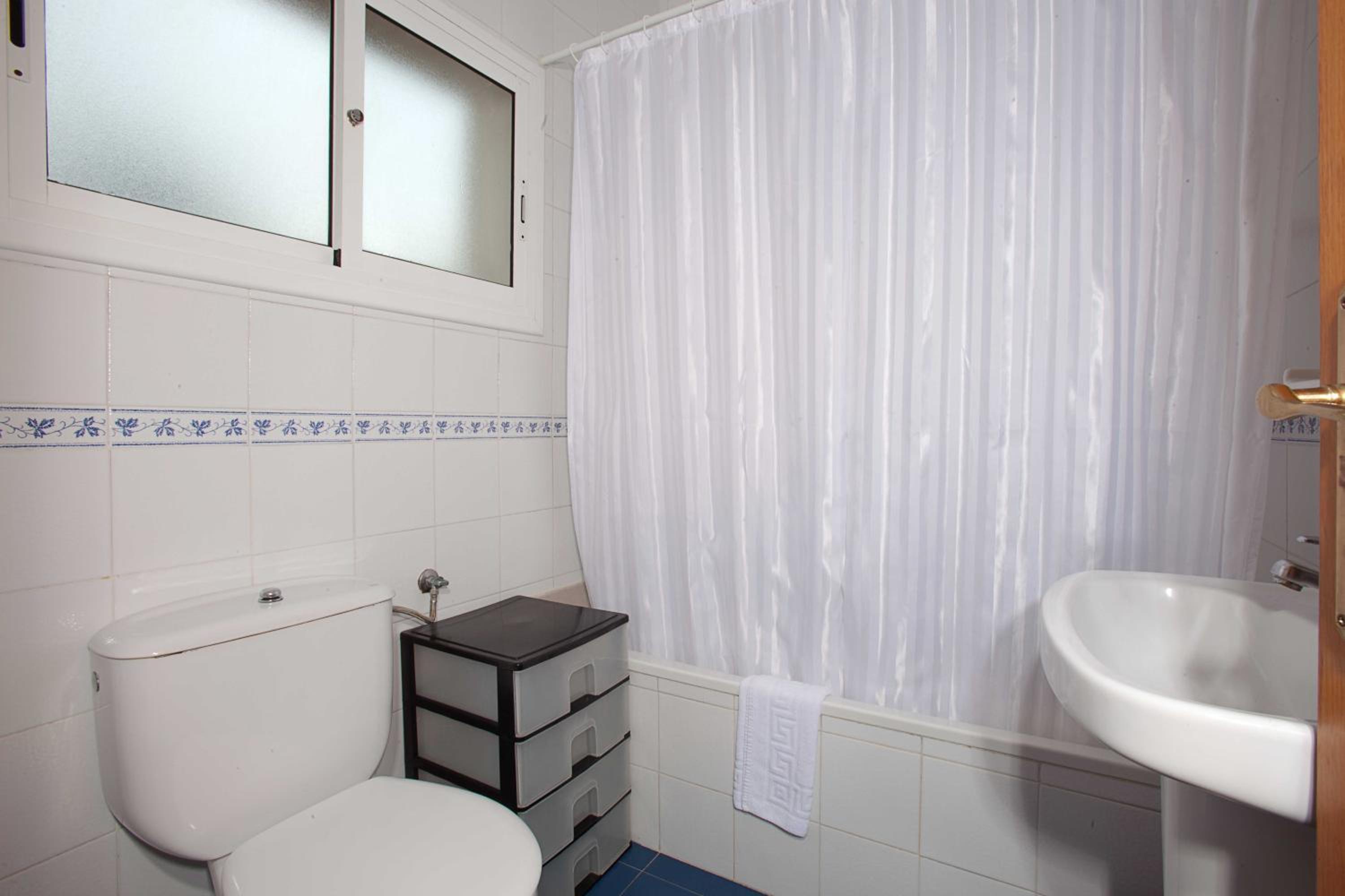Two-Bedroom Apartment (4-6 Adults) - Photo 23