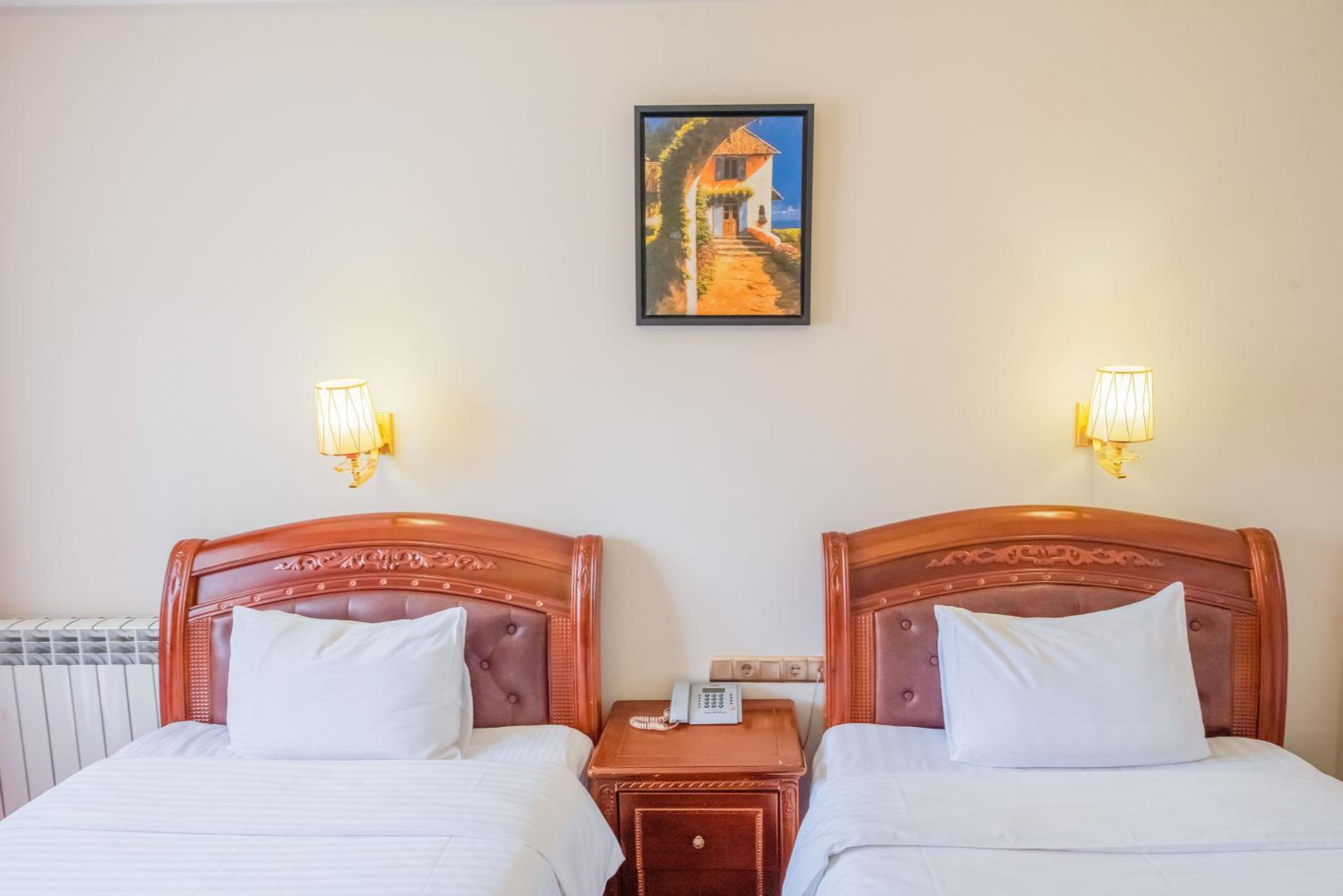 Standard Twin Room - Photo 5