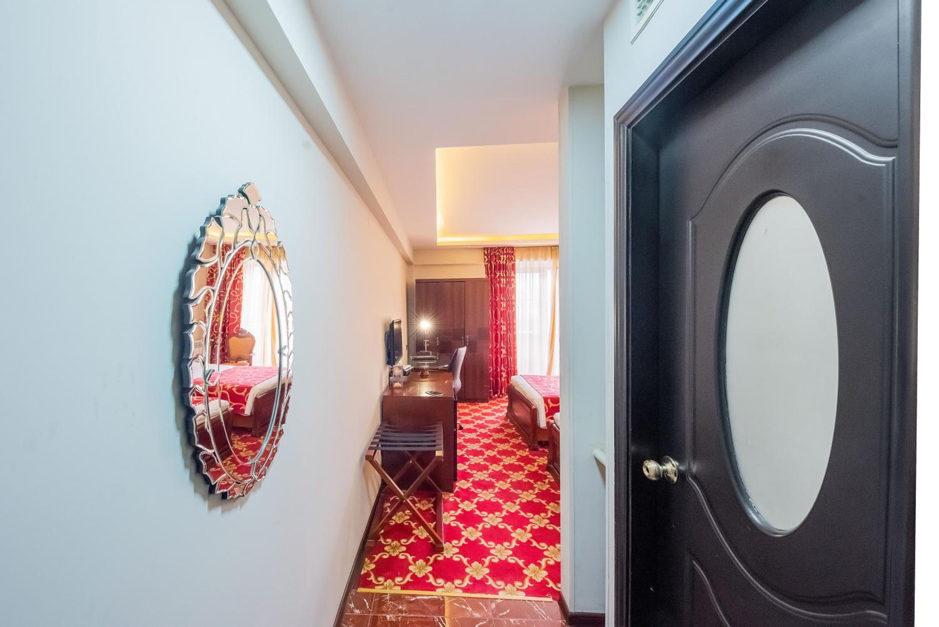 Standard Twin Room - Photo 4