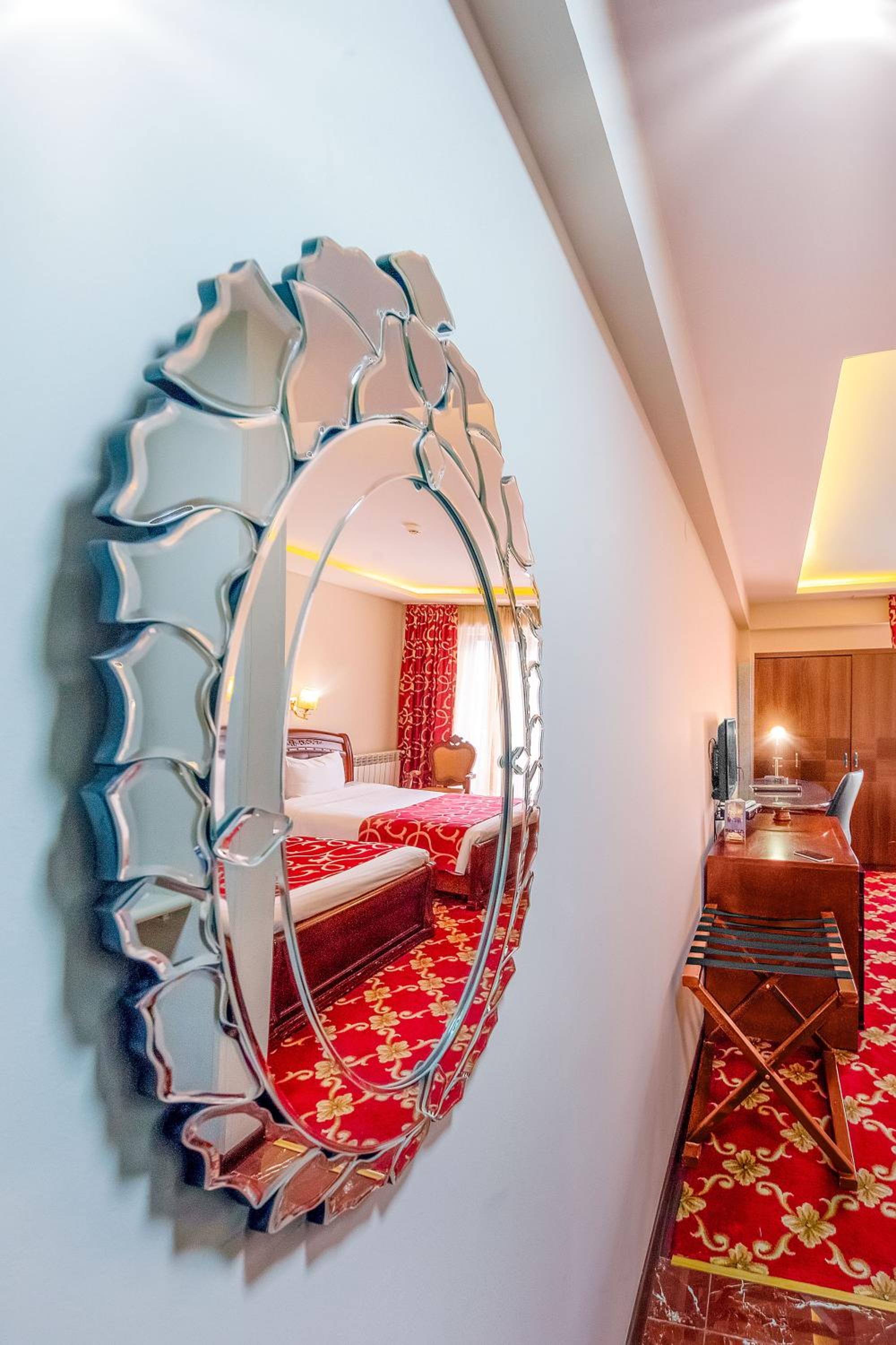 Standard Twin Room - Photo 3