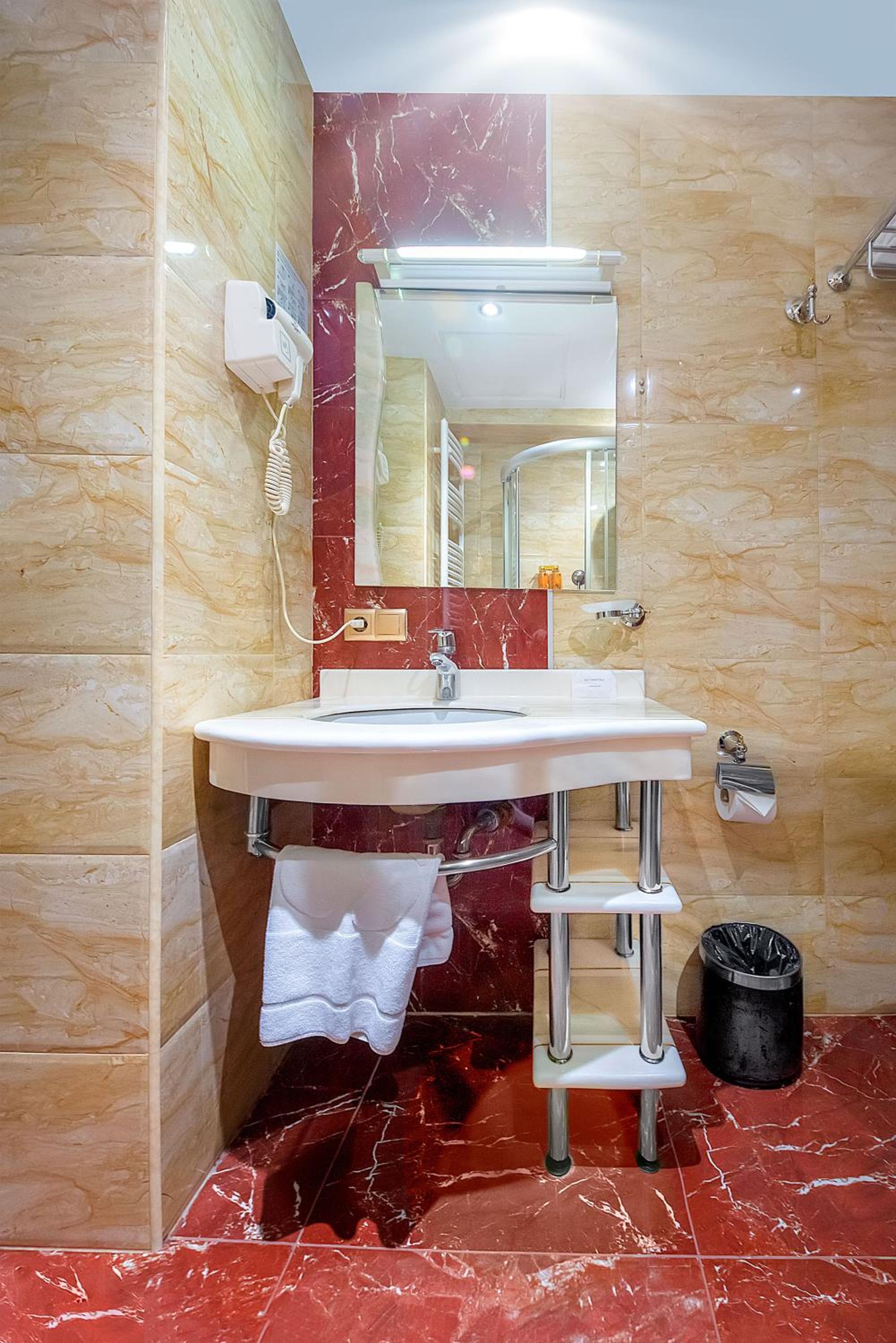 Standard Twin Room - Photo 7