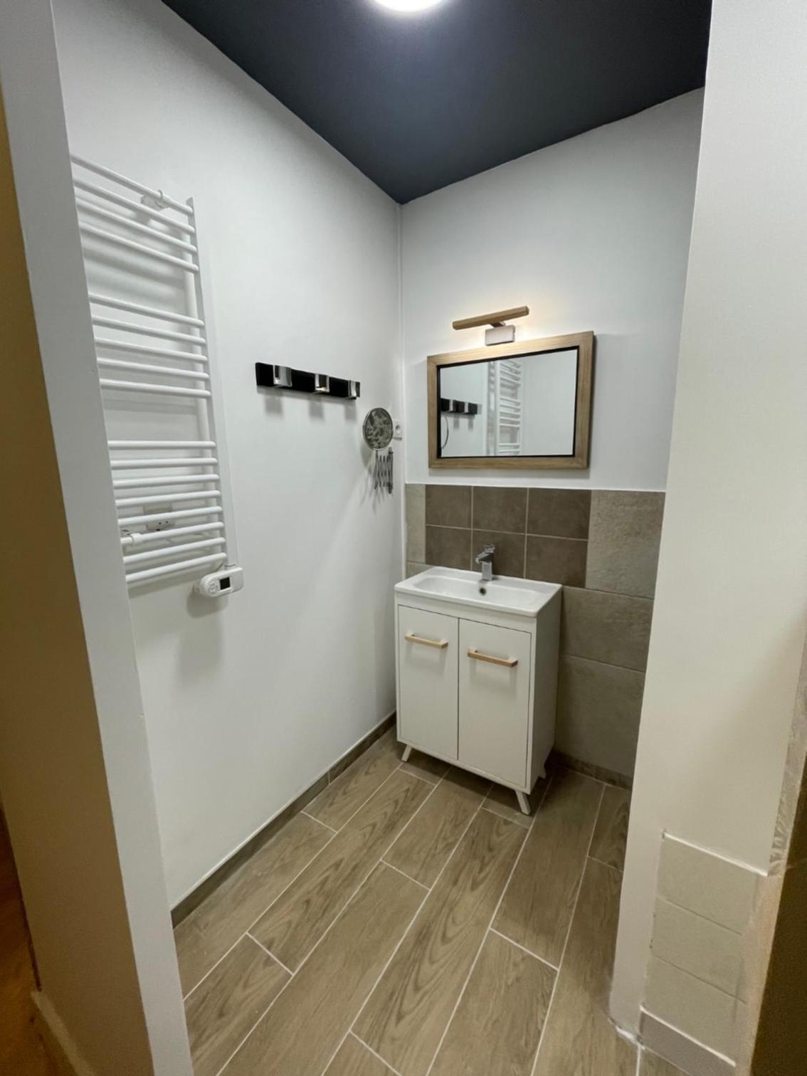 Double Queen Room - Photo 7