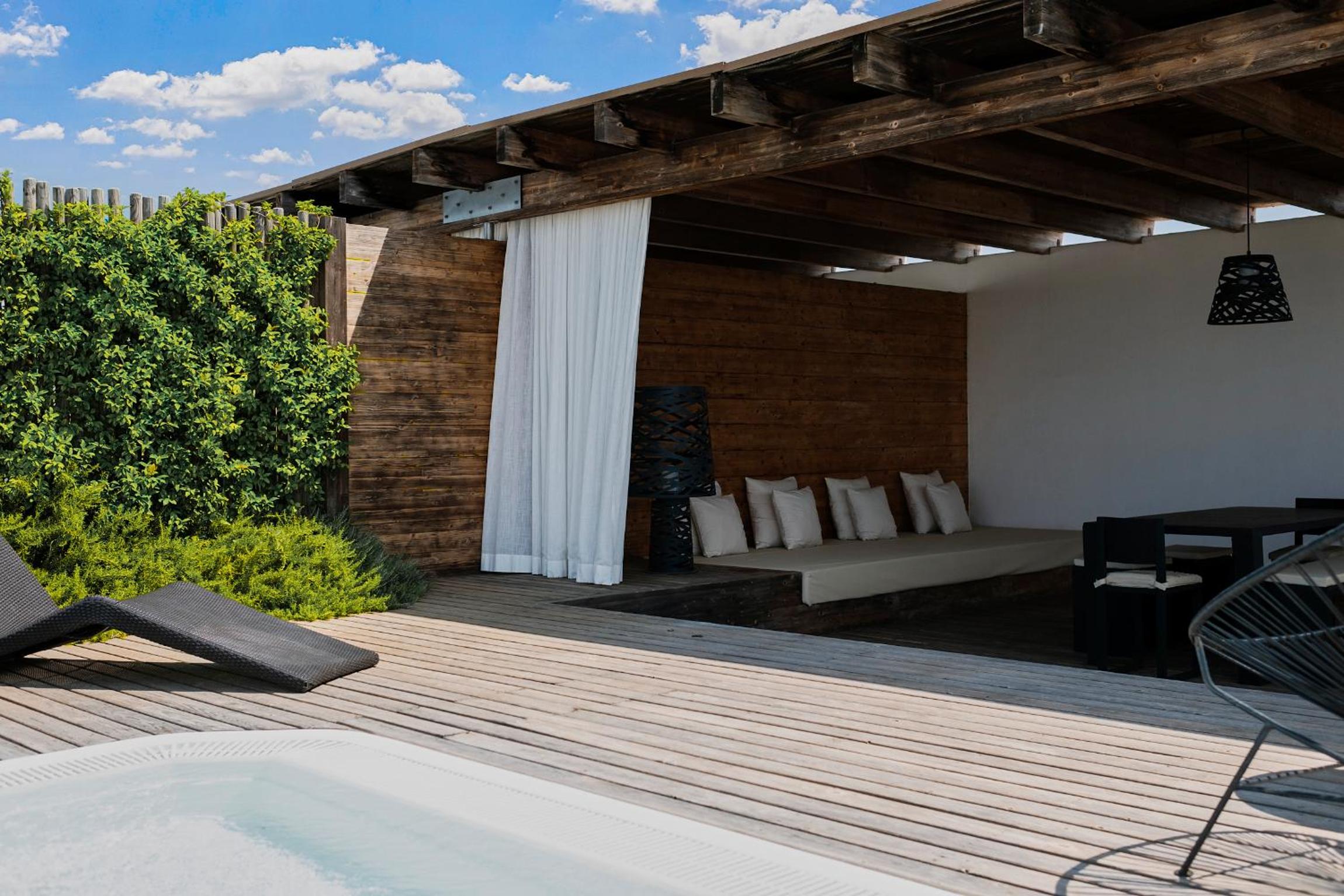 One Bedroom Suite with Swimming Pool at Penthouse - Photo 22