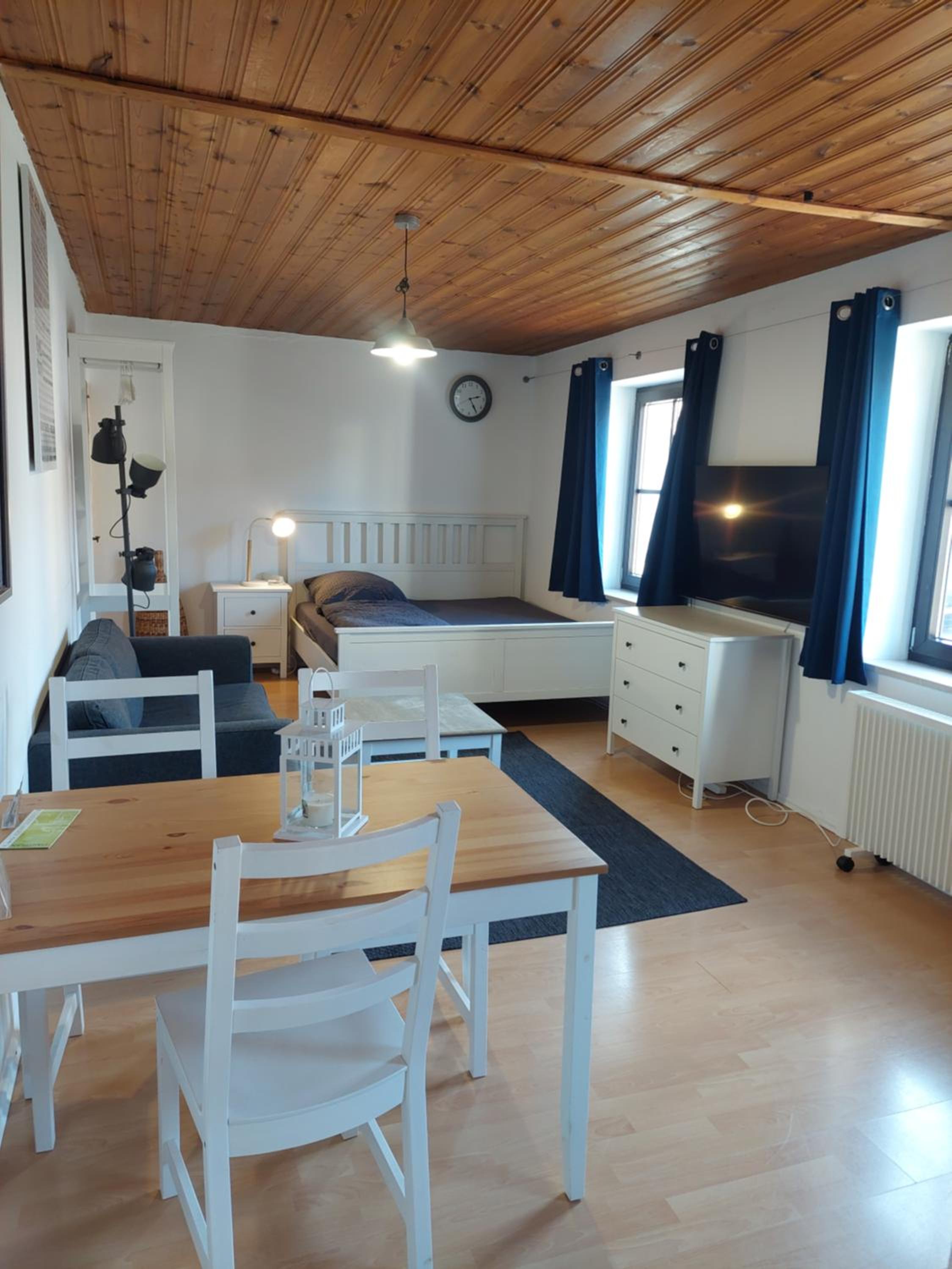 One-Bedroom Apartment - Photo 8