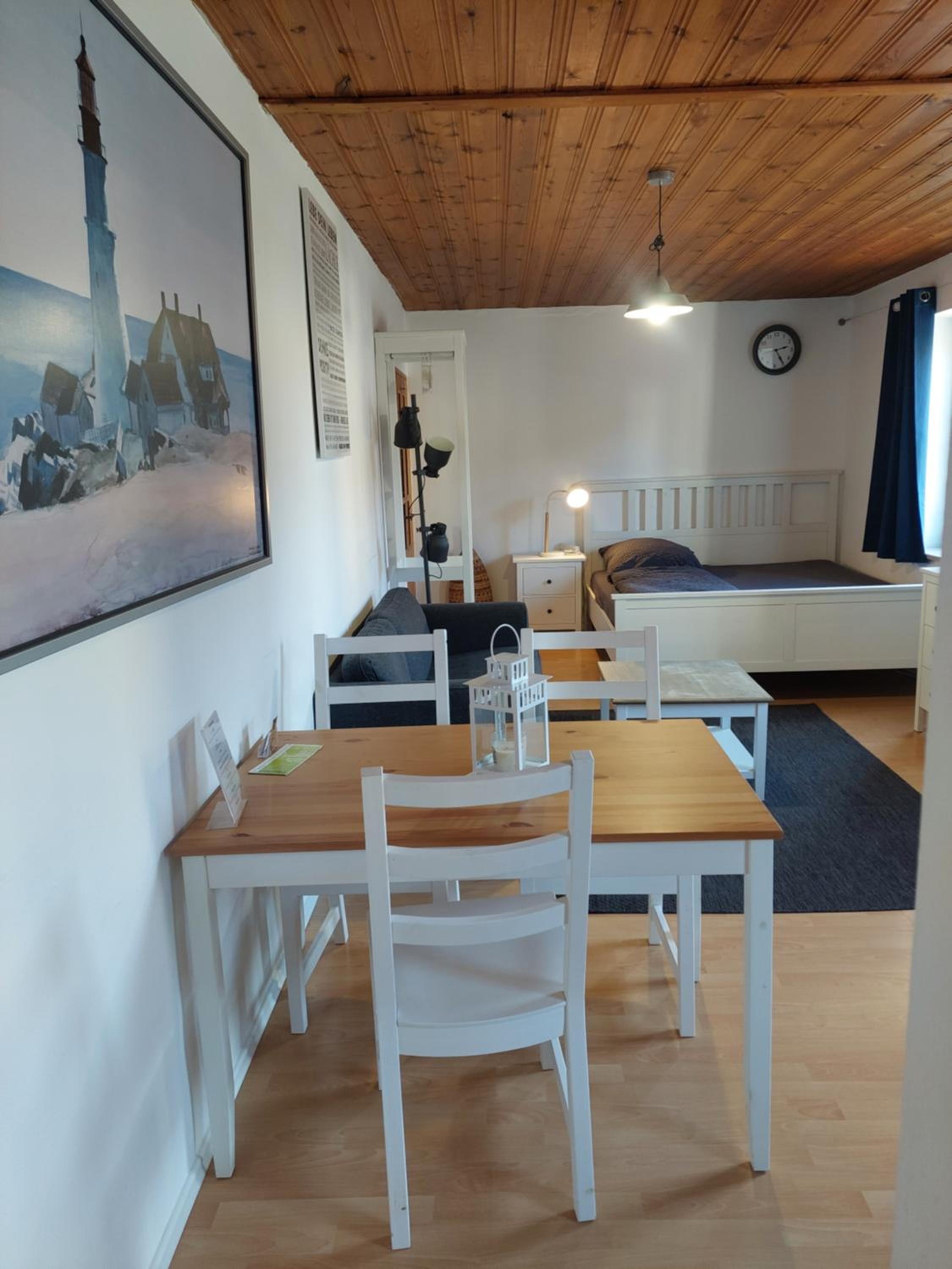 One-Bedroom Apartment - Photo 1