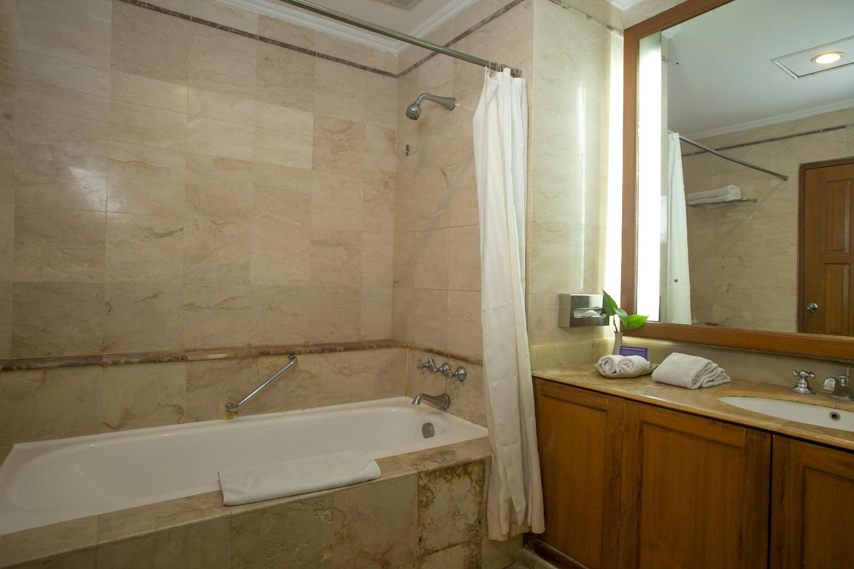 Superior with One Twin Bed and 2 Adults Occupancy (Non Smoking) photo 2