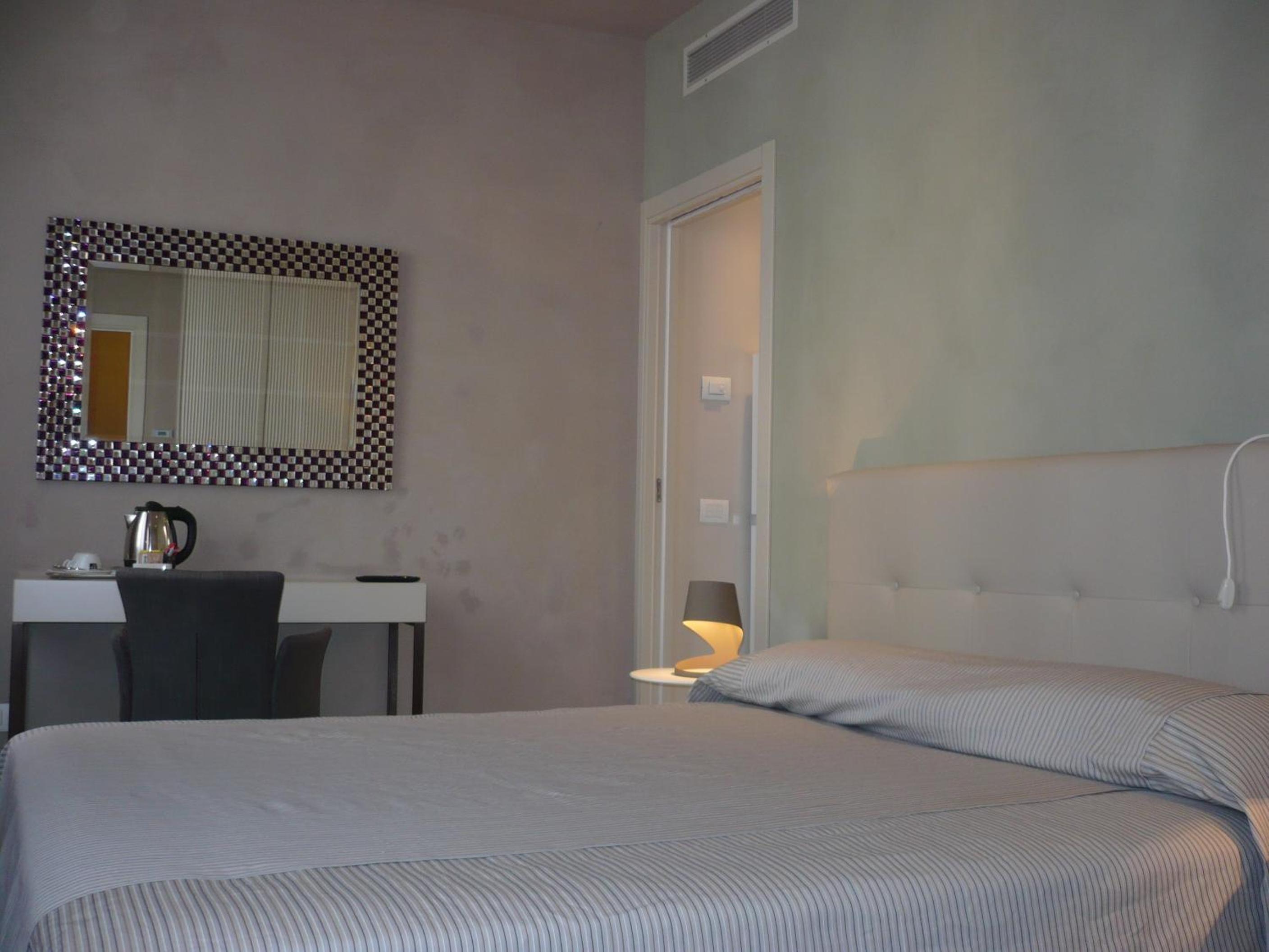 Double Room with Canal View  - Separate Building thumbnail 5