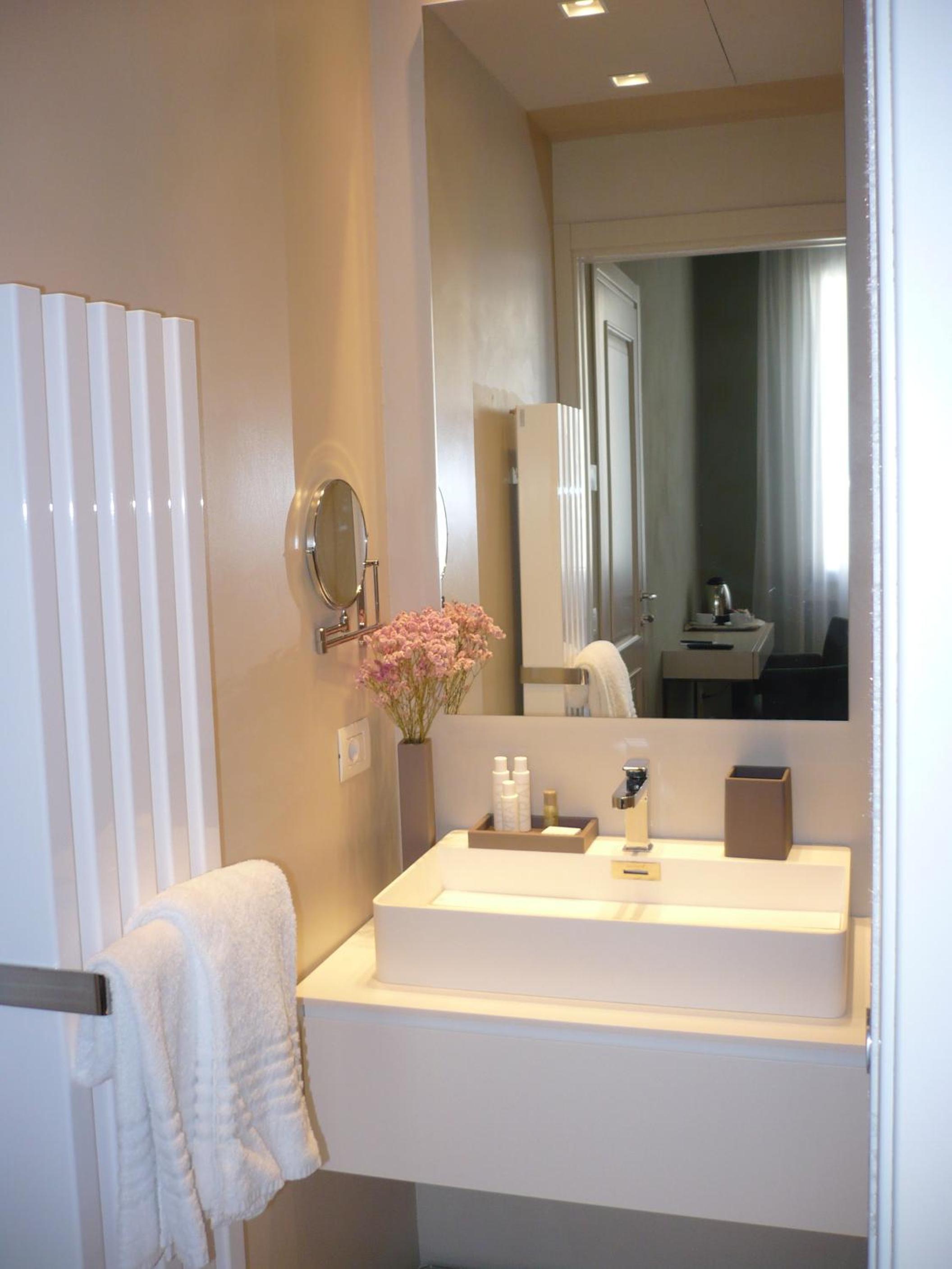 Double Room with Canal View  - Separate Building thumbnail 5