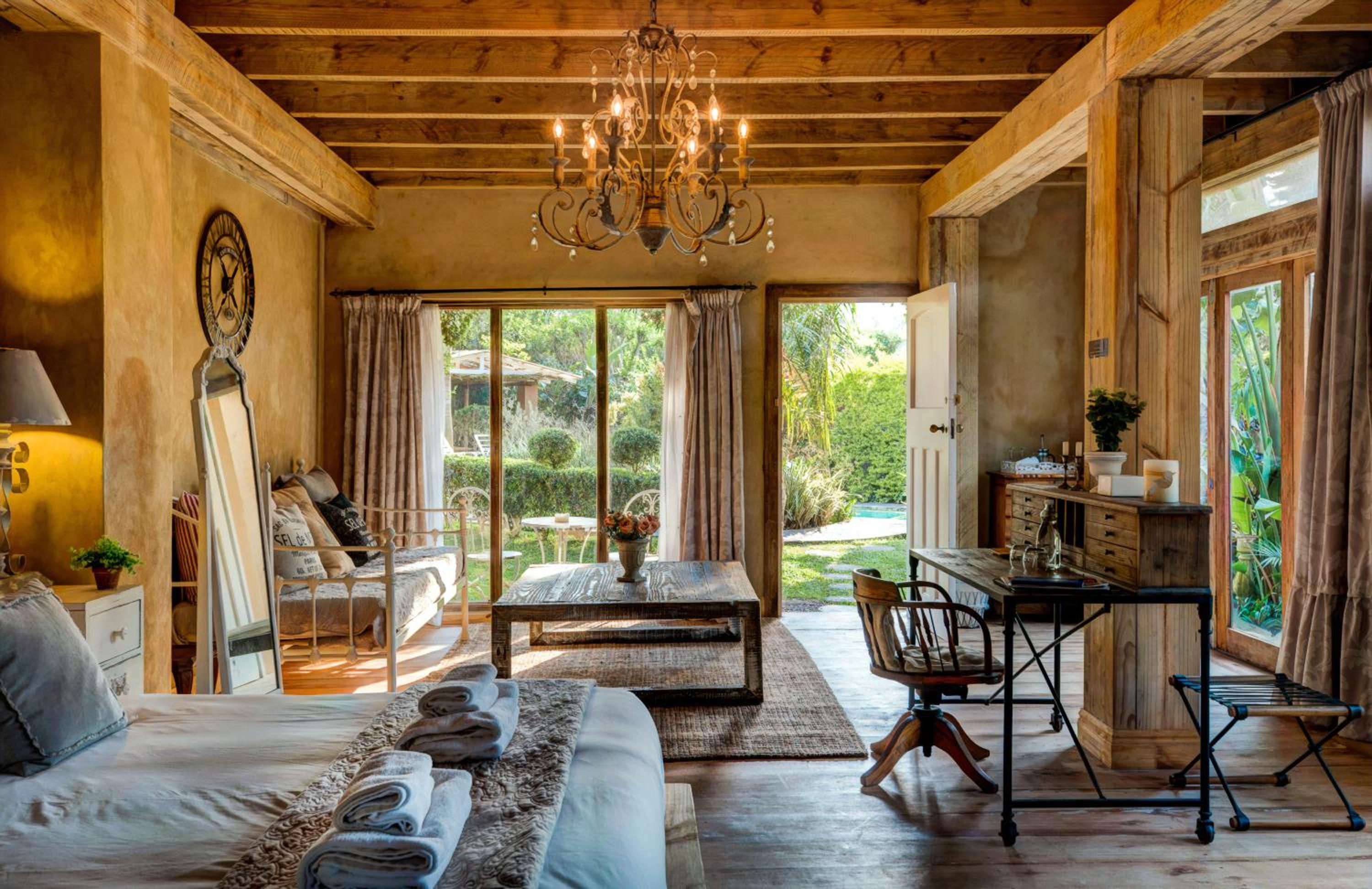 Superior Suite - Photo 10