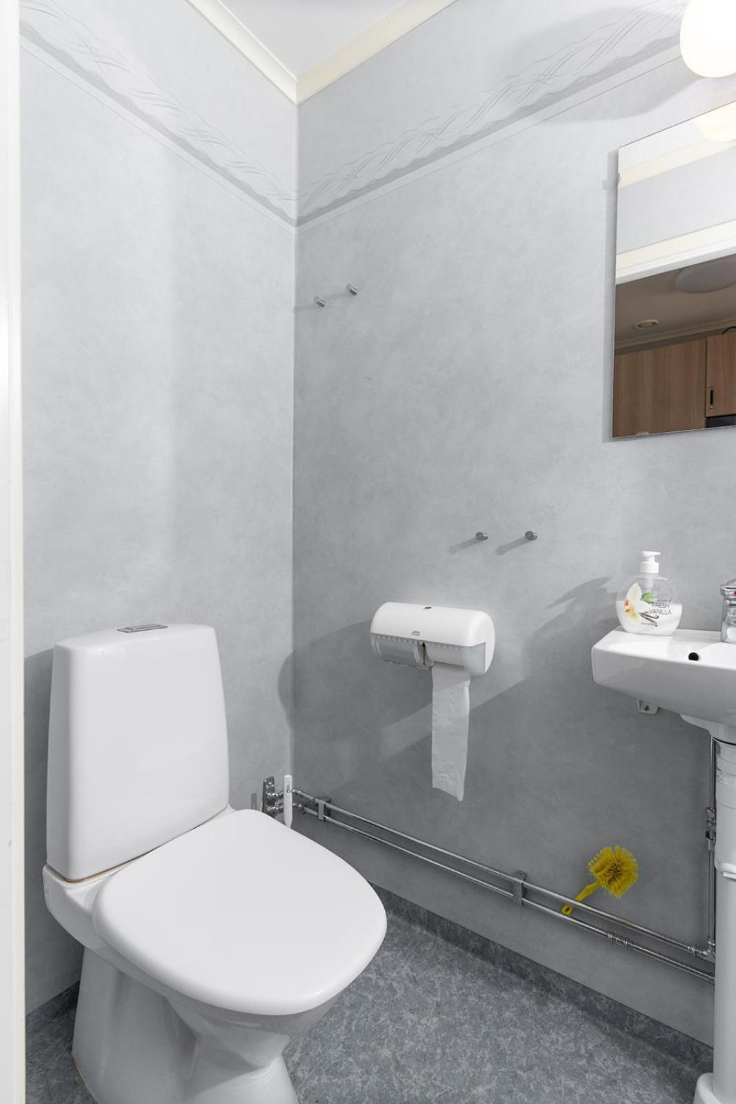 One-Bedroom Apartment (4 Adults) photo 2