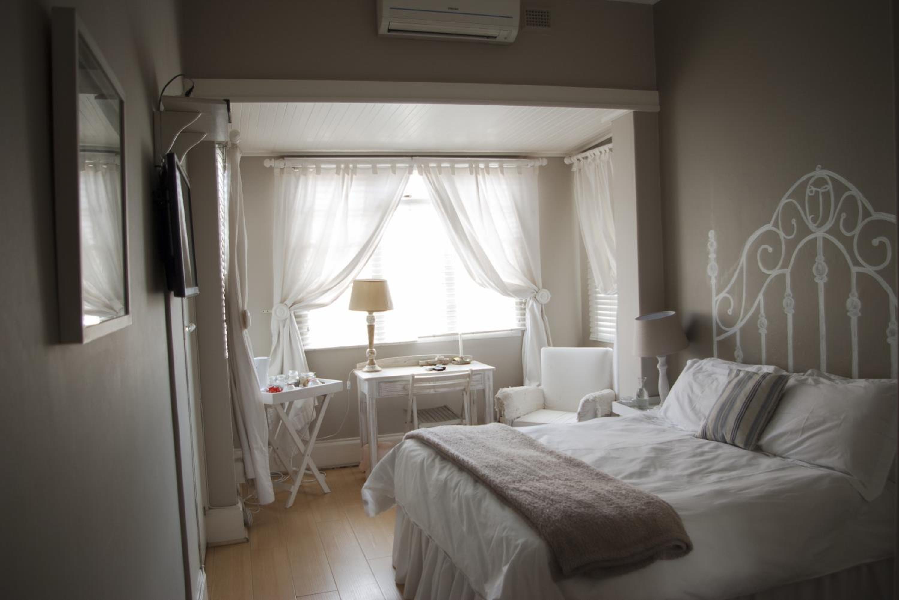 Queen Room photo 1