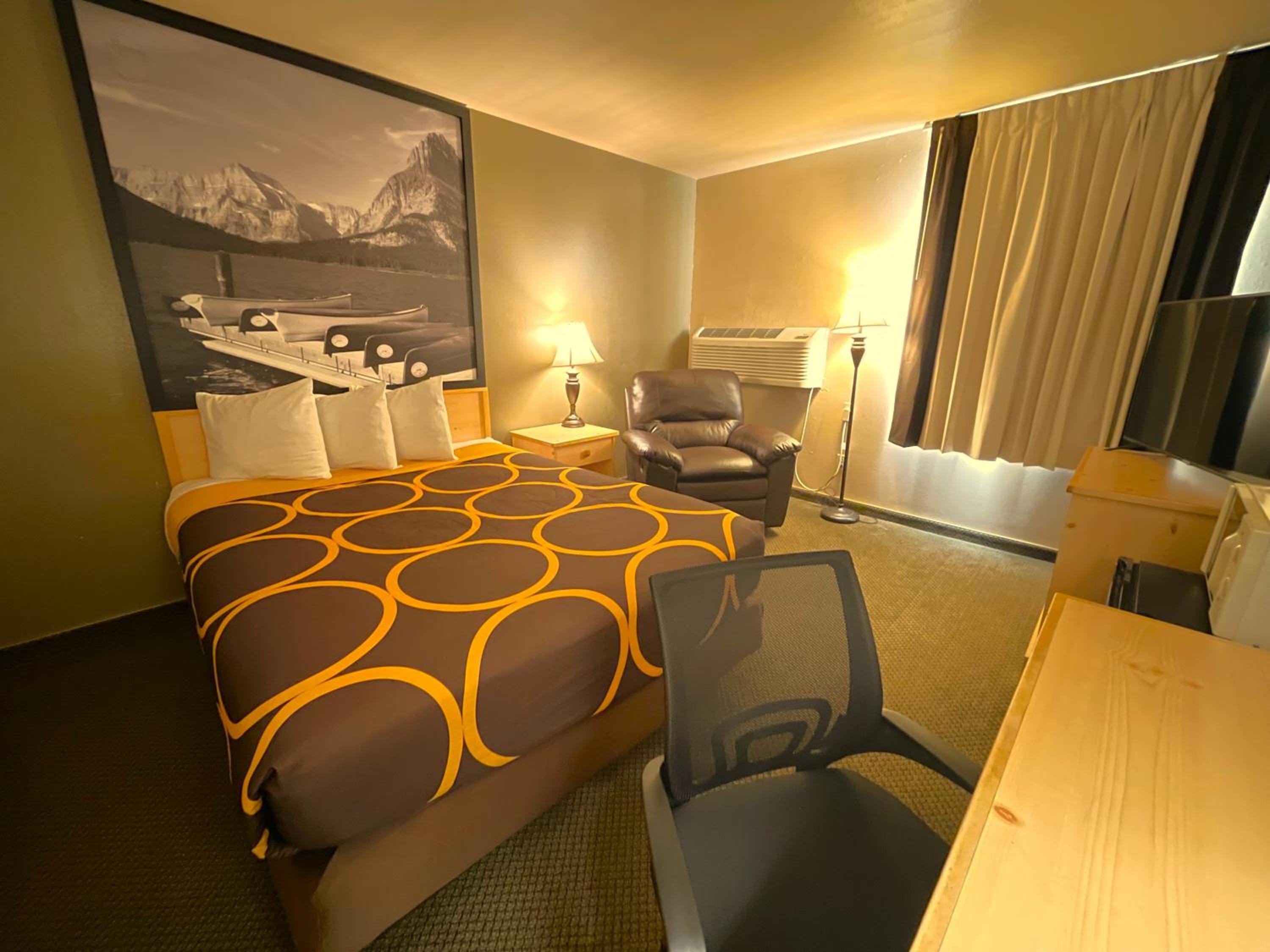 Queen Room - Non-Smoking - Photo 6