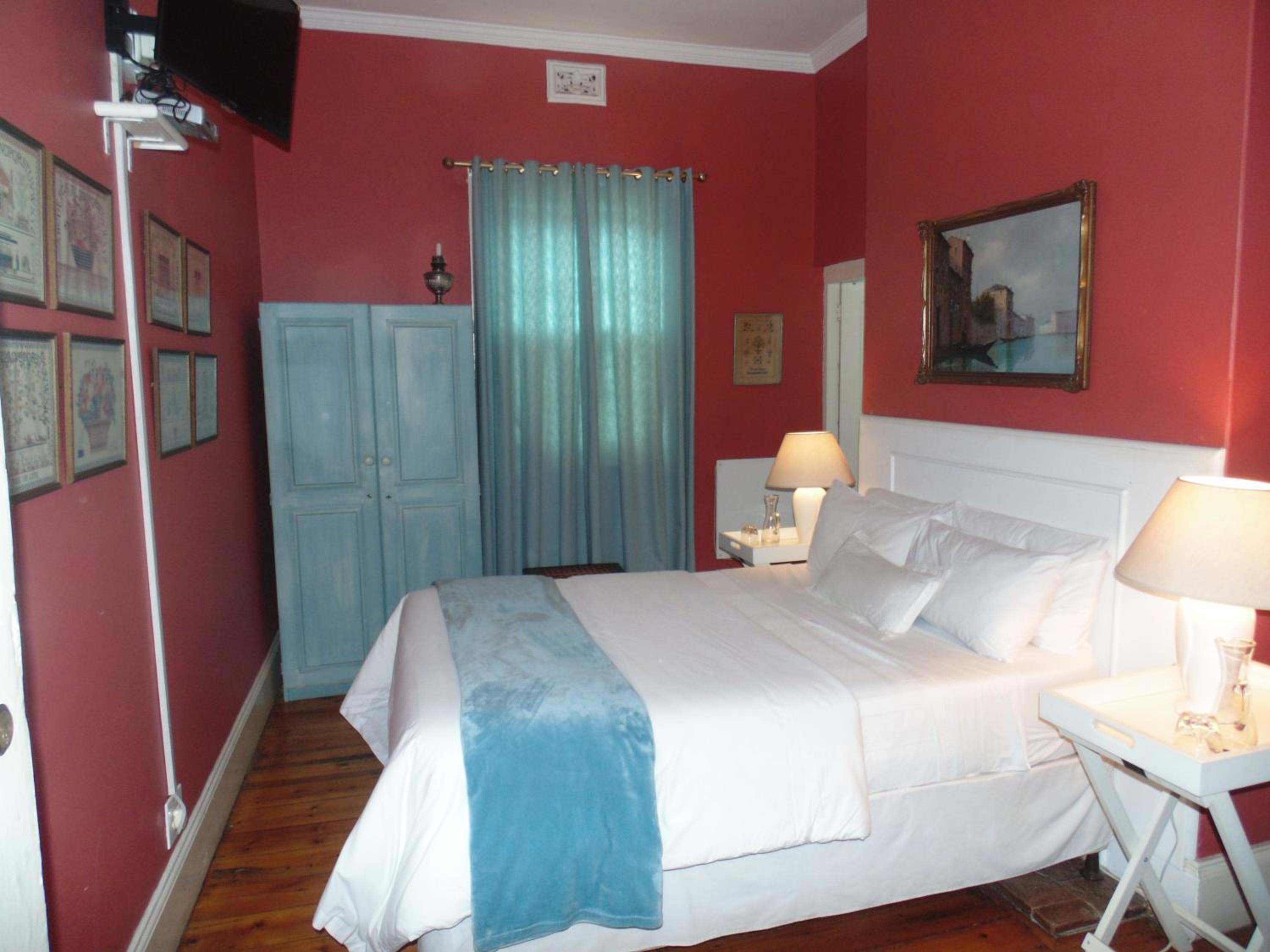 Queen Room with Bath photo 1